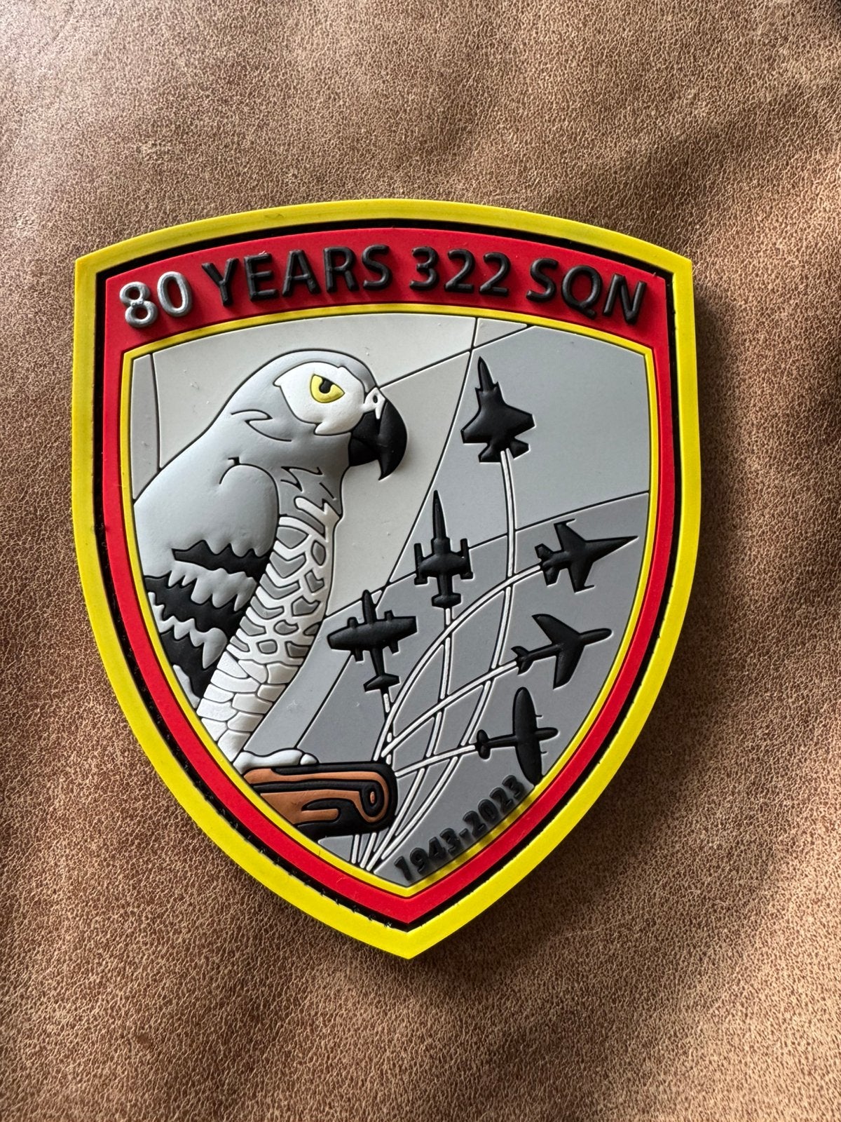 Embleem 80 years 322 squadron met klittenband, Ophalen of Verzenden, Zo goed als nieuw, Patch, Badge of Embleem