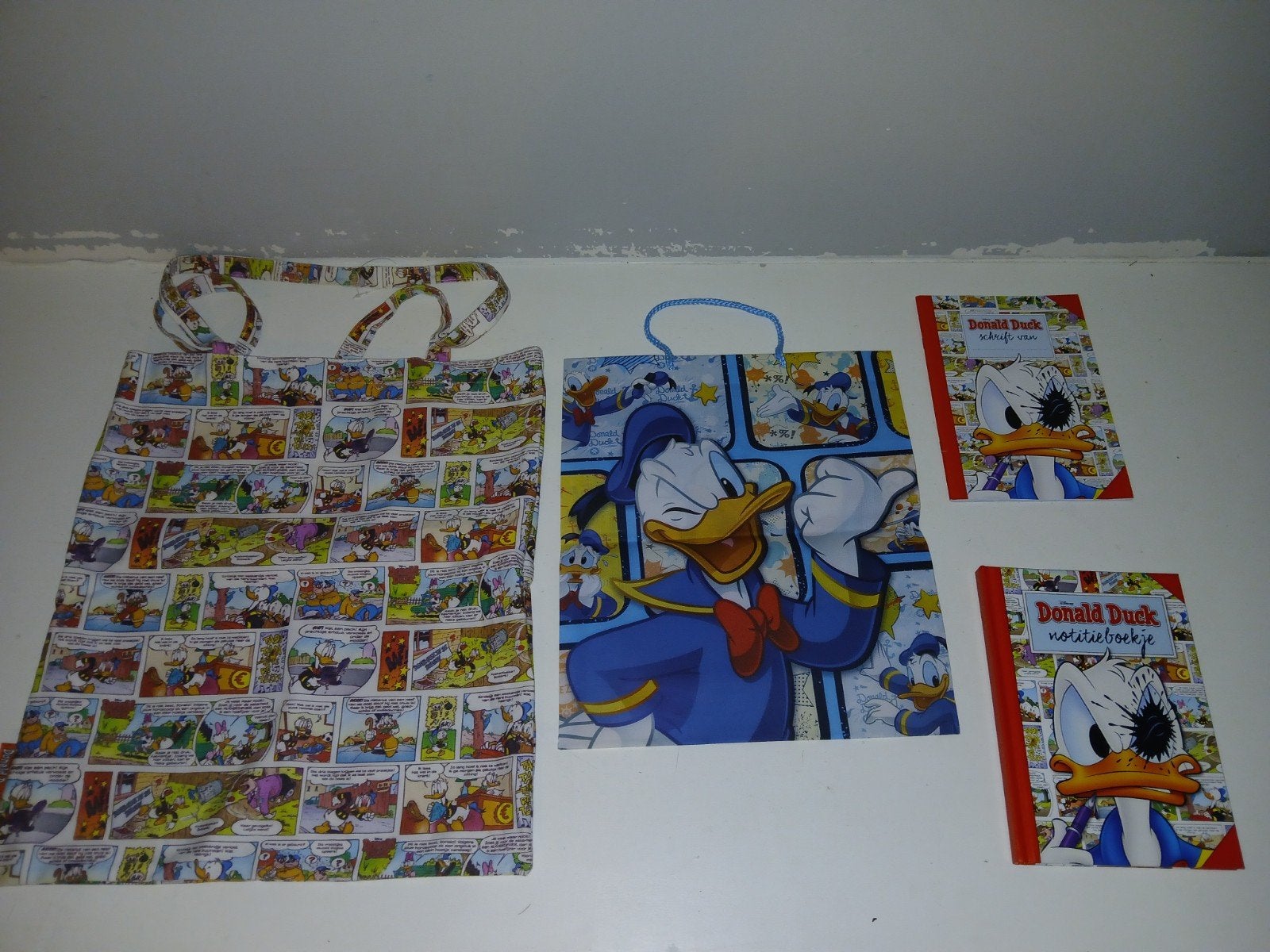 Donald Duck pakket: tas, cadeauzak,notitieboekje en schrift, Ophalen of Verzenden, Donald Duck, Nieuw, Overige typen