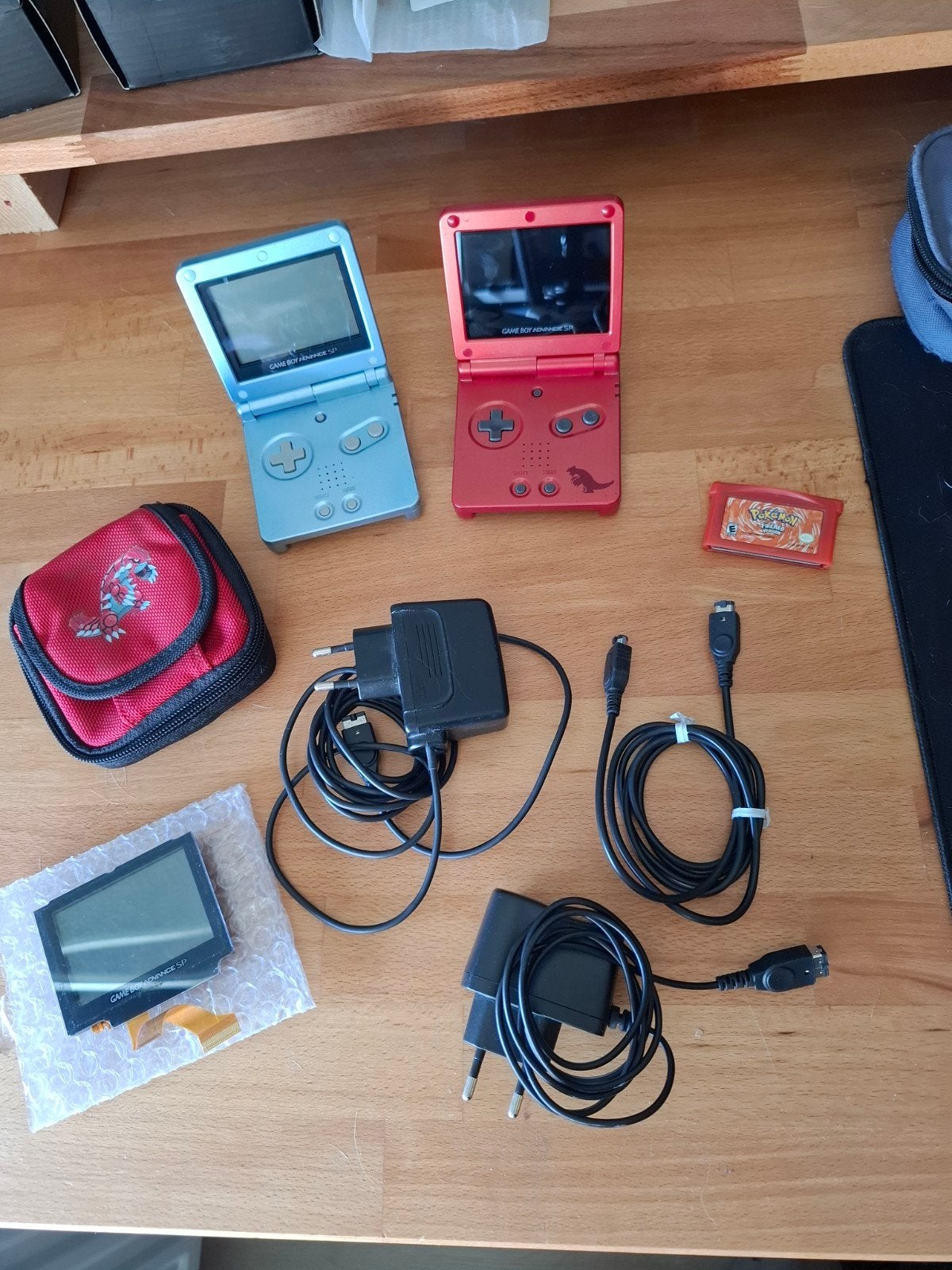 2x Gameboy SP + Pokemon Fire red- Lees beschrijving!!, Spelcomputers en Games, Ophalen of Verzenden, Gebruikt, Game Boy Advance SP
