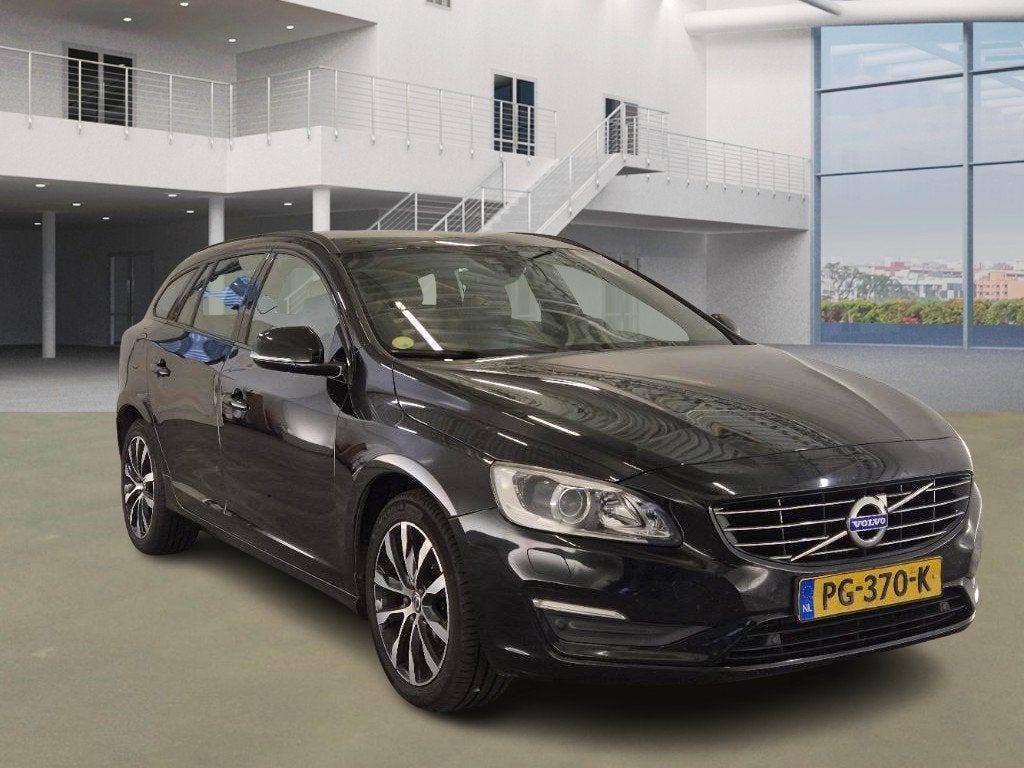 Volvo V60 2.0 D3 R-Design AIRCO CRUISE LEDER NAVI PDC XENON, Auto's, Voorwielaandrijving, Dealer onderhouden, Gebruikt, Euro 6