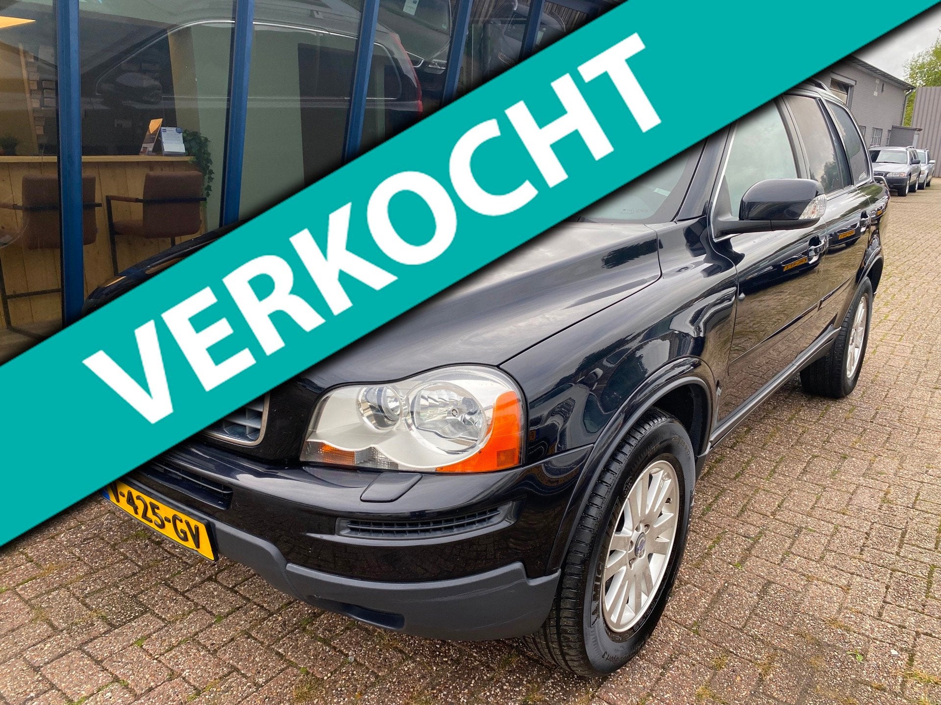 Volvo XC90 2.4 D5 Momentum Automaat GRIJS KENTEKEN / YOUNGTI, Auto's, Gebruikt, Zwart, Zwart, Leder