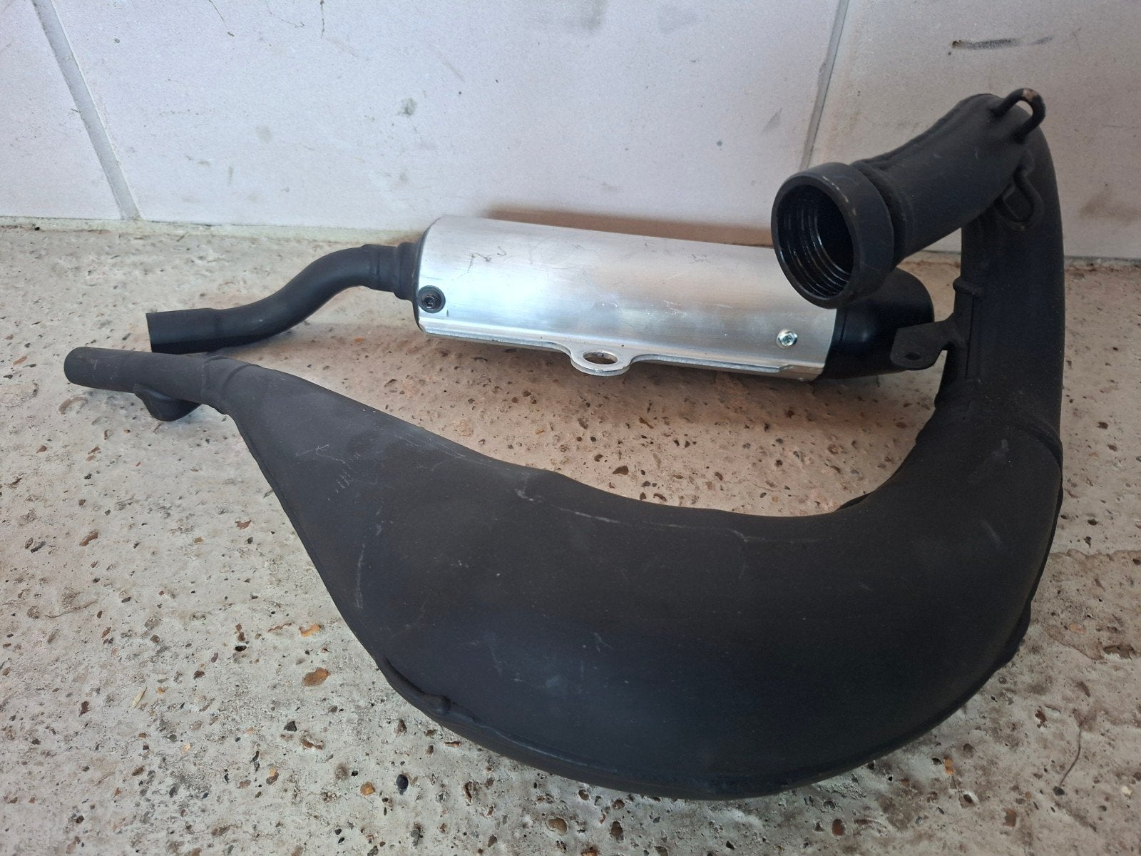 Yamaha YZ 65 standaard uitlaat (zo goed als nieuw), Motoren, Ophalen of Verzenden