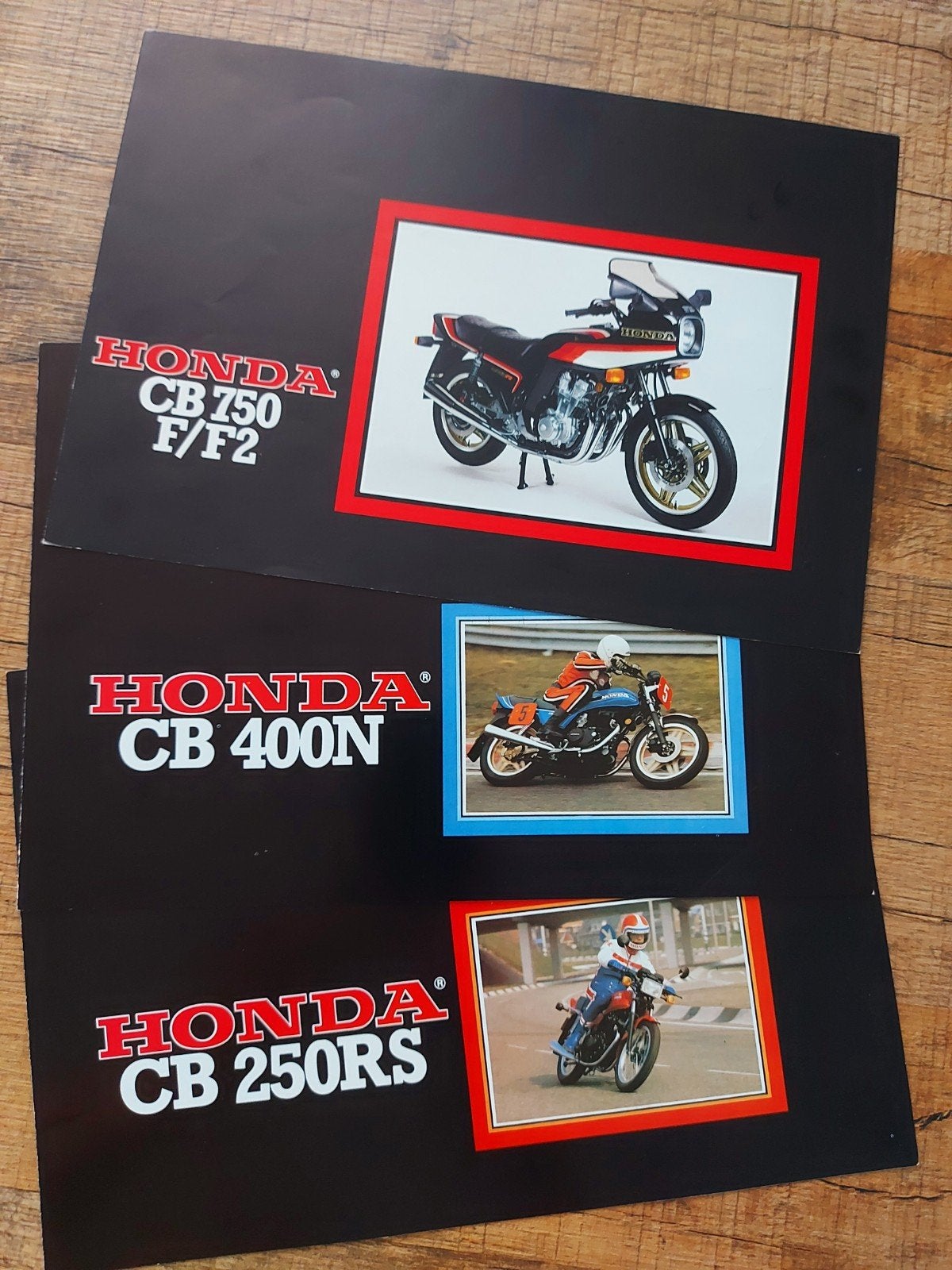 drie oude Honda CB motorfiets folders NL, Ophalen of Verzenden, Honda