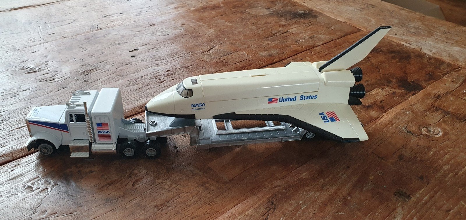 Maisto NASA Space Shuttle met Freightliner Truck 1:66, Ophalen of Verzenden, Gebruikt, Overige typen