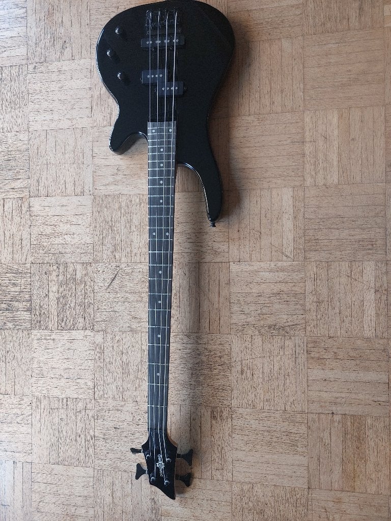 Basgitaar zwart Gear4Music + 35W versterker + accessoires, Muziek en Instrumenten, Snaarinstrumenten | Gitaren | Bas, Ophalen