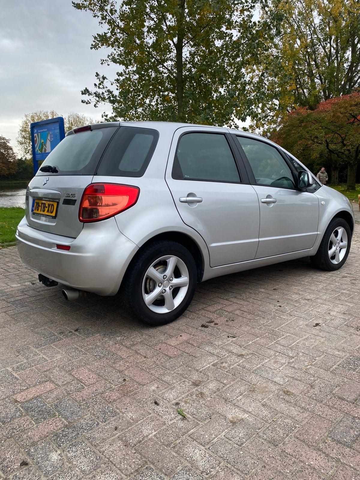 Suzuki SX4 1.6 2006 Grijs. Airco-Trekhaak. Inruil mogelijk., Voorwielaandrijving, Zwart, 4 cilinders, 49 €/maand