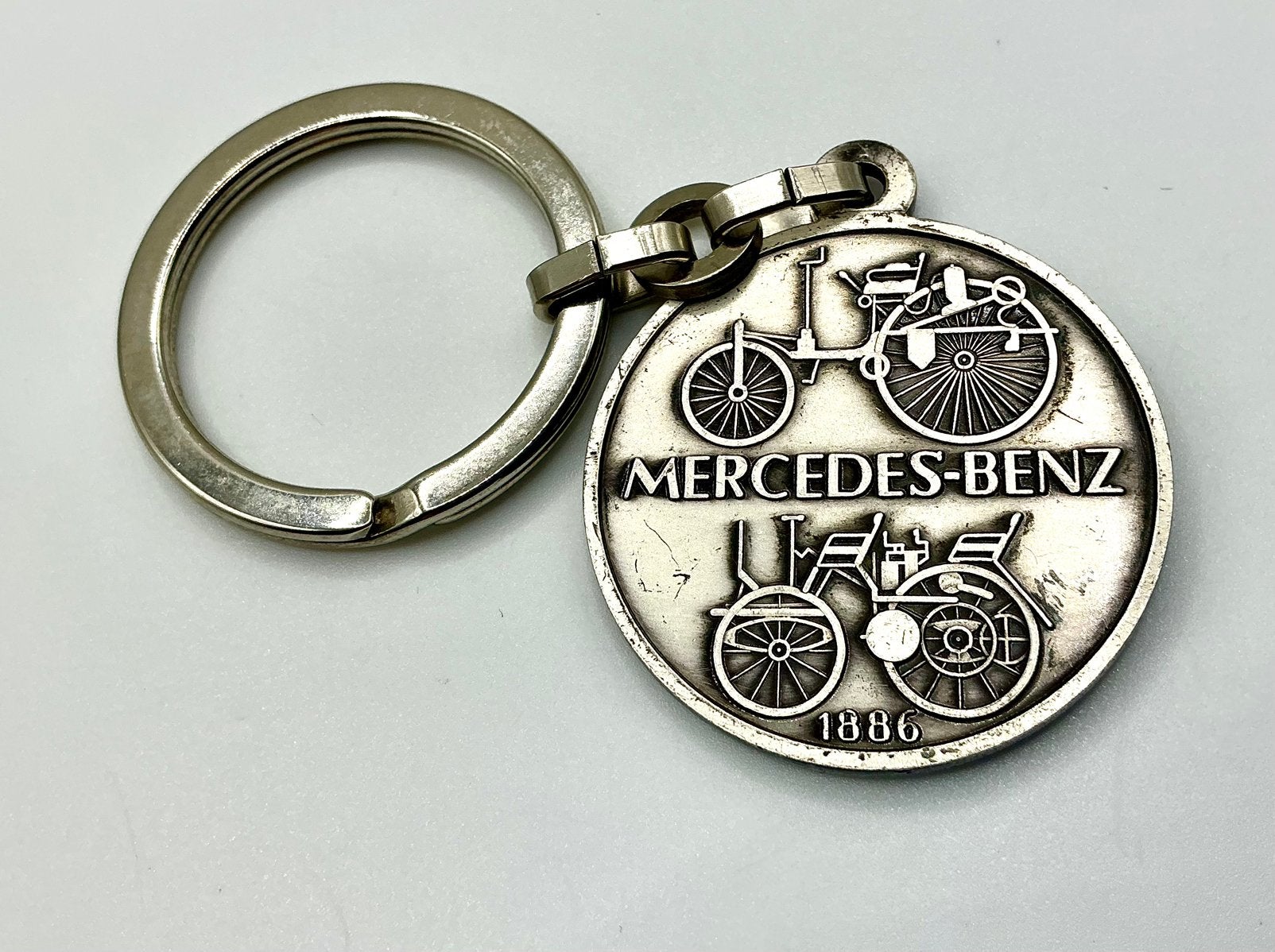 Vintage Mercedes Benz sleutelhanger 1886 en mercedes logo, Verzenden, Merk