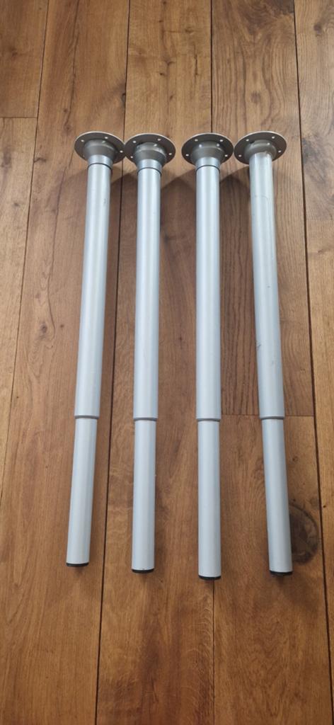 4x Verstelbare tafelpoten - Grijs metaal € 20,-, Tafelpoot, Gebruikt, 50 tot 100 cm, Modern, functioneel