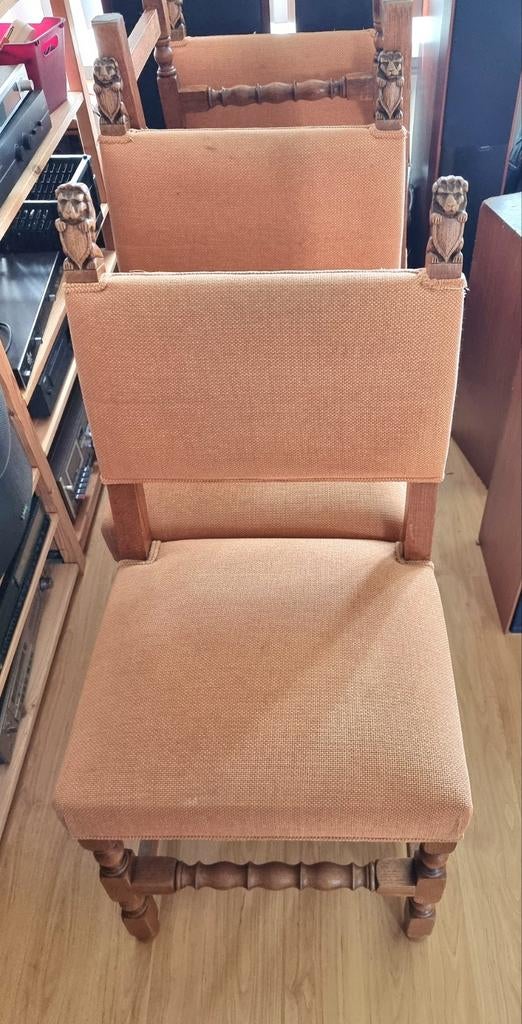 4 antieke stoelen met leeuwenkop Gratis op te halen., Antiek en Kunst, Antiek | Meubels | Stoelen en Banken, Ophalen of Verzenden