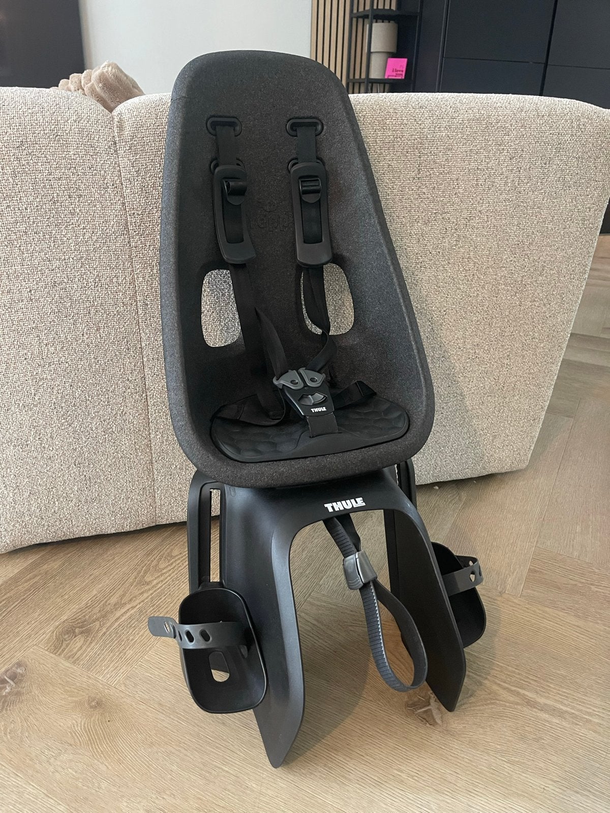 Thule Yepp Nexxt Maxi fietsstoeltje achterzitje, Ophalen, Achterzitje, Voetsteuntjes, Zo goed als nieuw