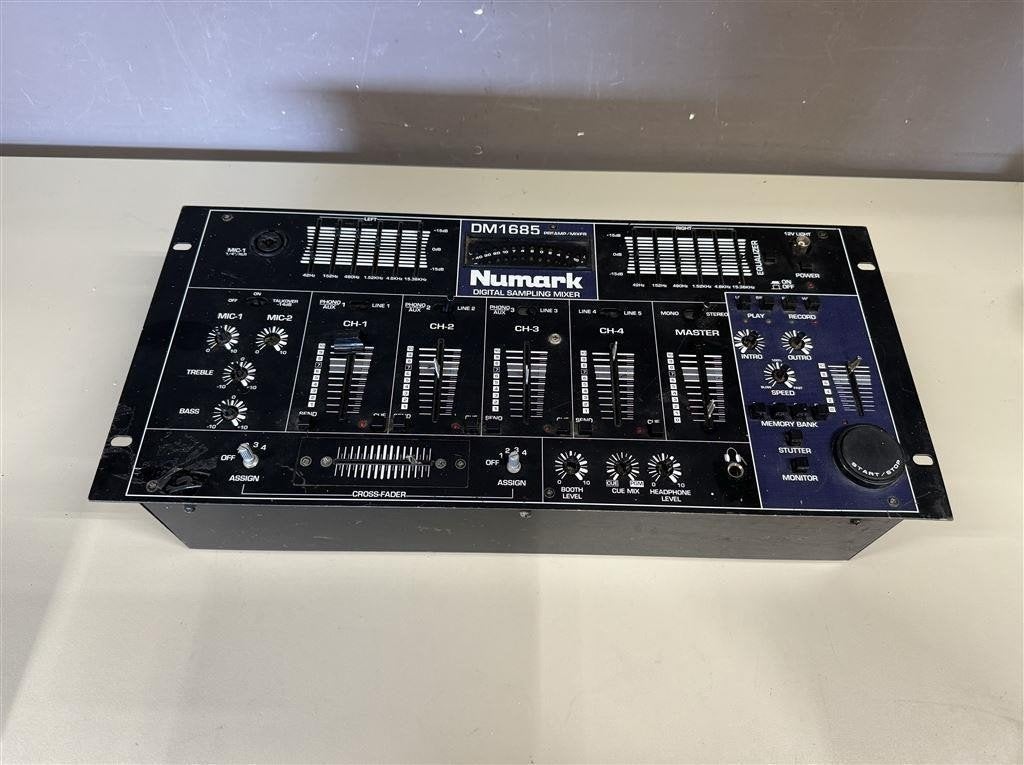 Numark Digital Sampling Mixer - DM1685 ongetest, Muziek en Instrumenten, Mengpanelen, Ophalen of Verzenden, Zo goed als nieuw