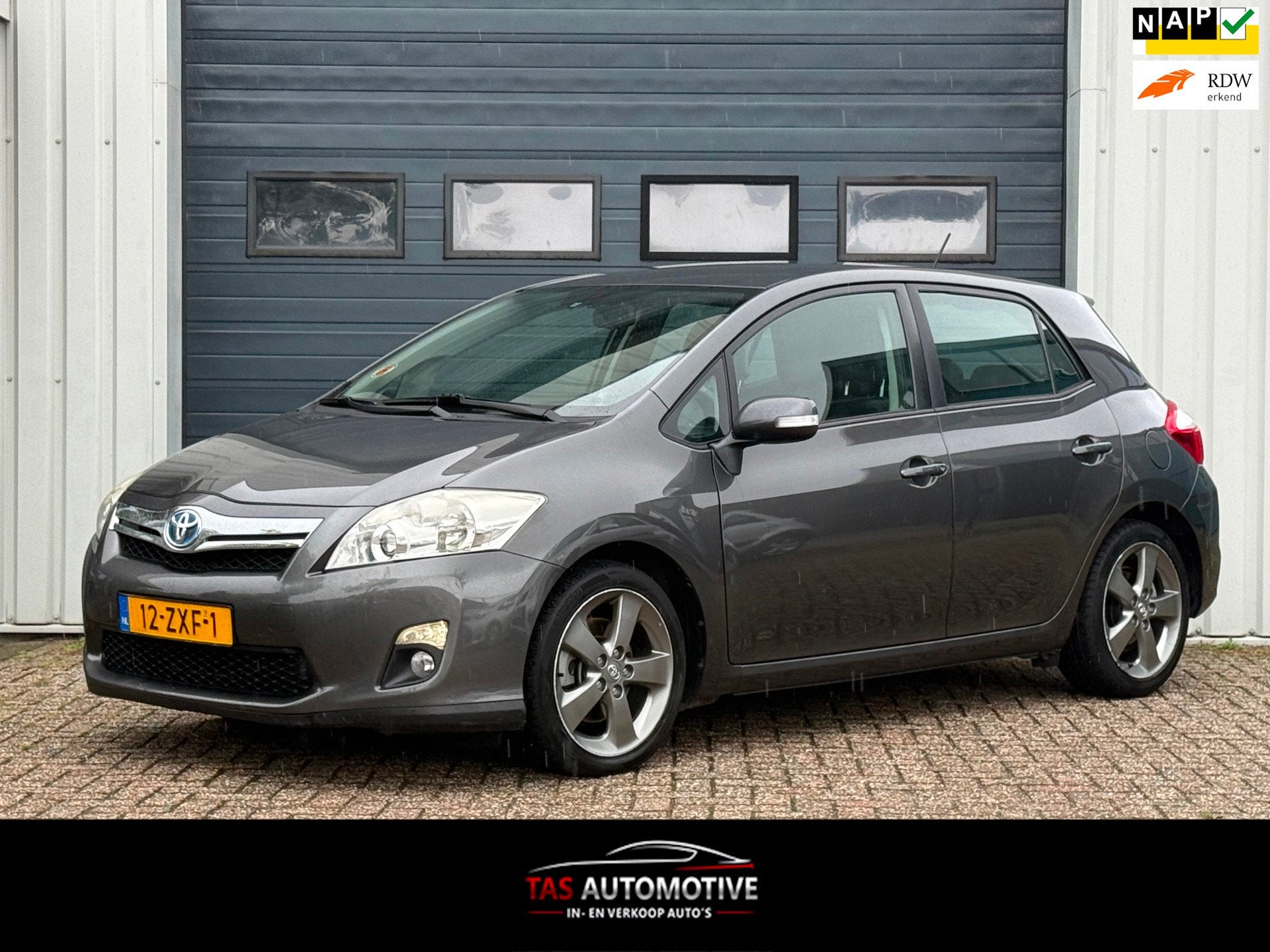 Toyota Auris 1.8 Full Hybrid Executive 1e EIG/NAVI/CRUISE, Auto's, Euro 5, Gebruikt, 4 cilinders, Parkeersensor