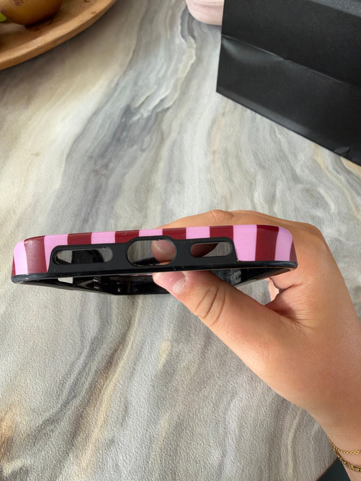 Foto 19 van MIM Amsterdam iPhone 16 Pro Max Hoesje - Roze/Rood Gestreept