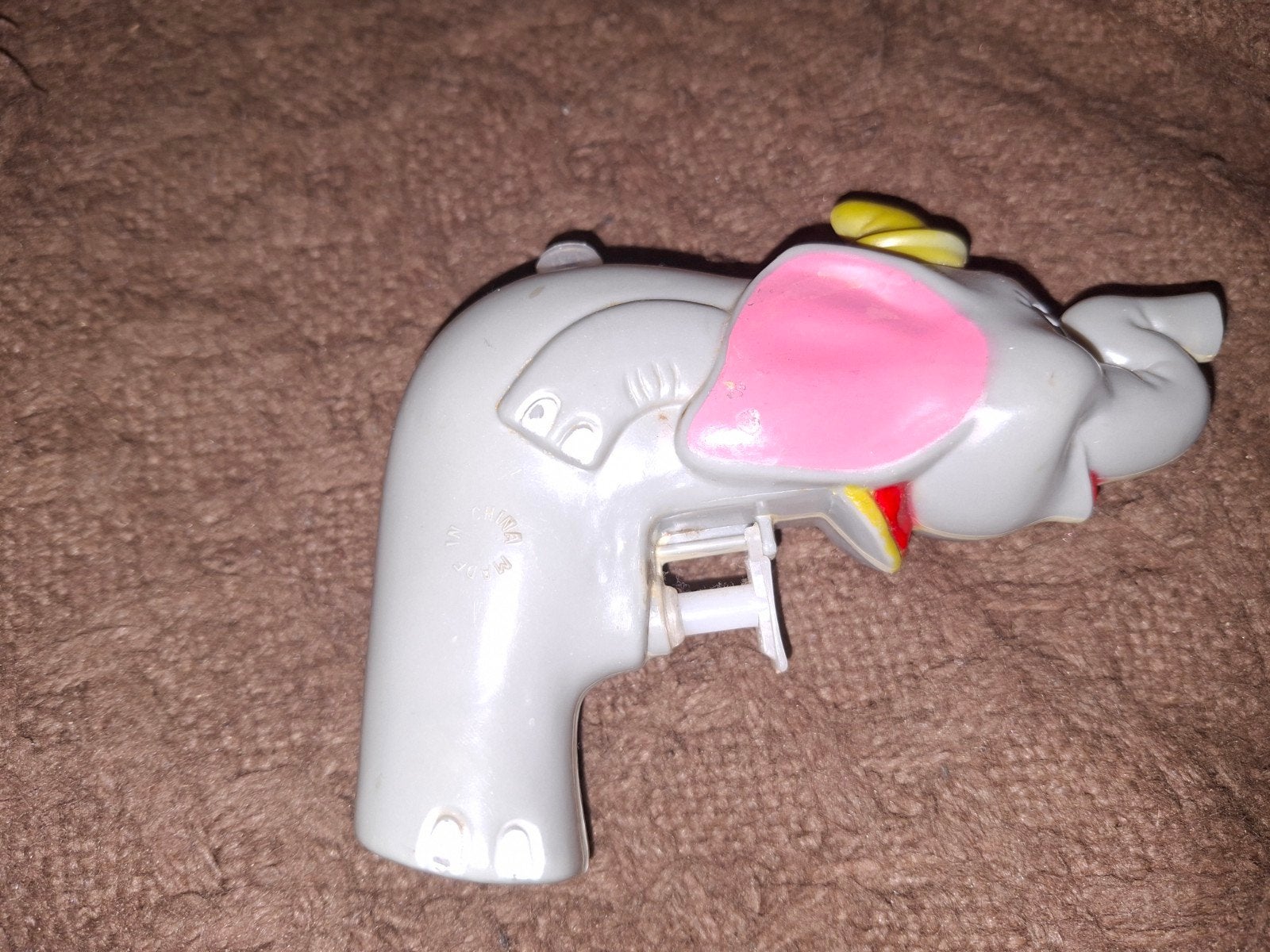 vintage Disney dumbo waterpistooltje, Verzamelen, Ophalen of Verzenden, Beeldje of Figuurtje