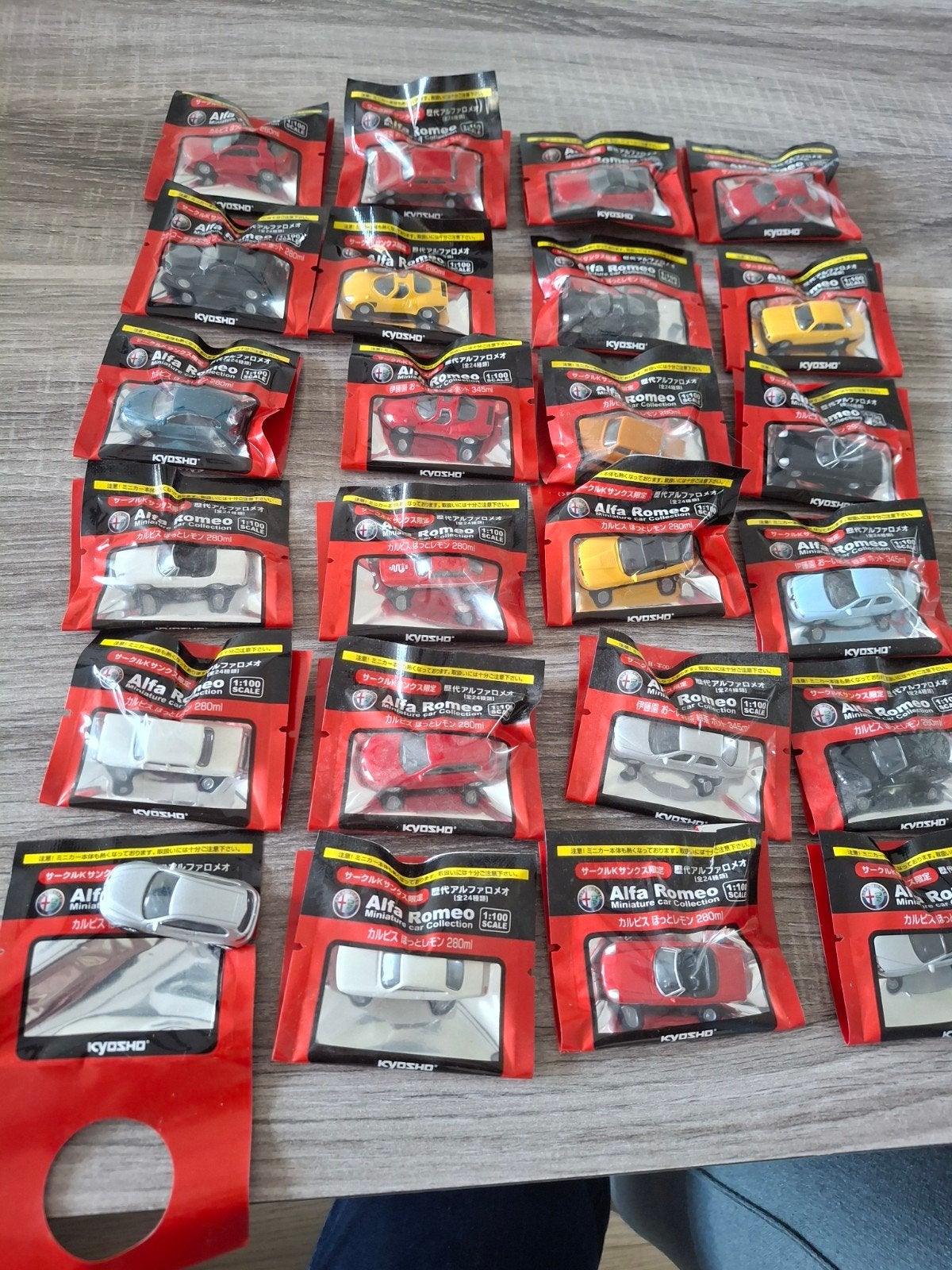 Kyosho Alfa Romeo Miniatuur Auto's - Schaal 1:100 (24 stuks), Ophalen of Verzenden, Nieuw, Auto