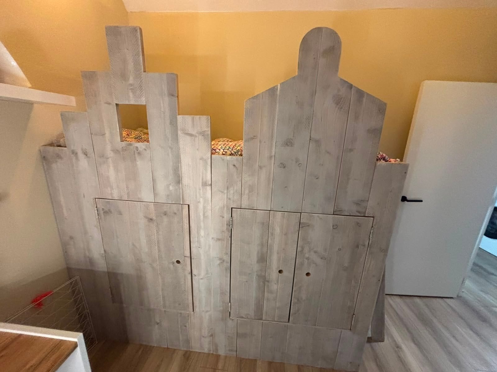 Steigerhouten bed in grachtenpand stijl, Huis en Inrichting, Slaapkamer | Bedden, Ophalen, Gebruikt, Eenpersoons, Steigerhout
