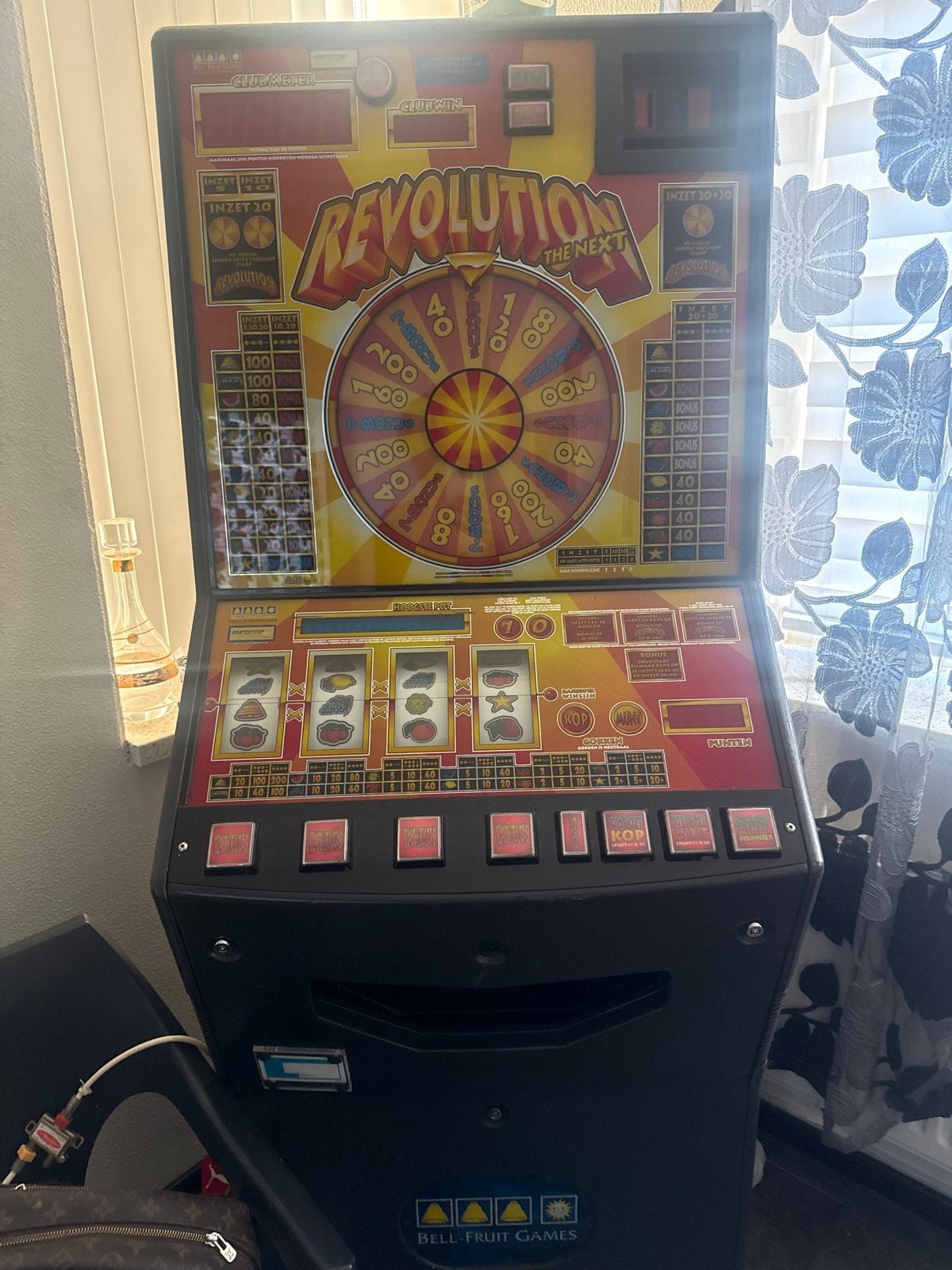 Gokkast Revolution The Next - Bell Fruit Games, Verzamelen, Automaten | Gokkasten en Fruitautomaten, Euro, Ophalen of Verzenden