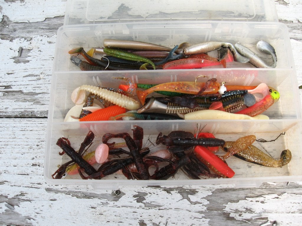 Aasbox met twisters / shadjes / div. kleuren / loodkopjes, Ophalen of Verzenden, Zo goed als nieuw, Complete set