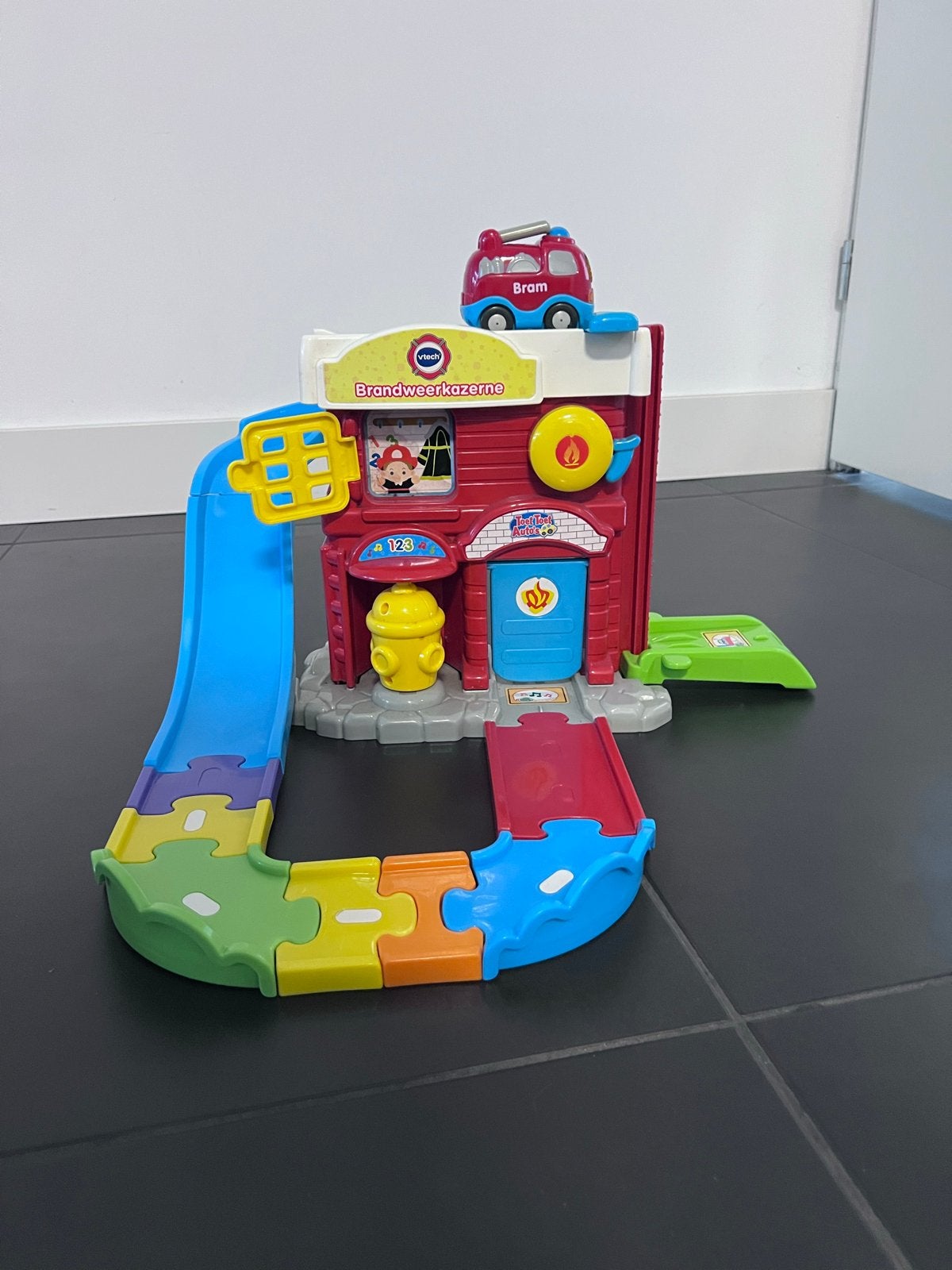 VTech Toet Toet Auto's Brandweerkazerne met extra wegdelen, Ophalen of Verzenden, Zo goed als nieuw