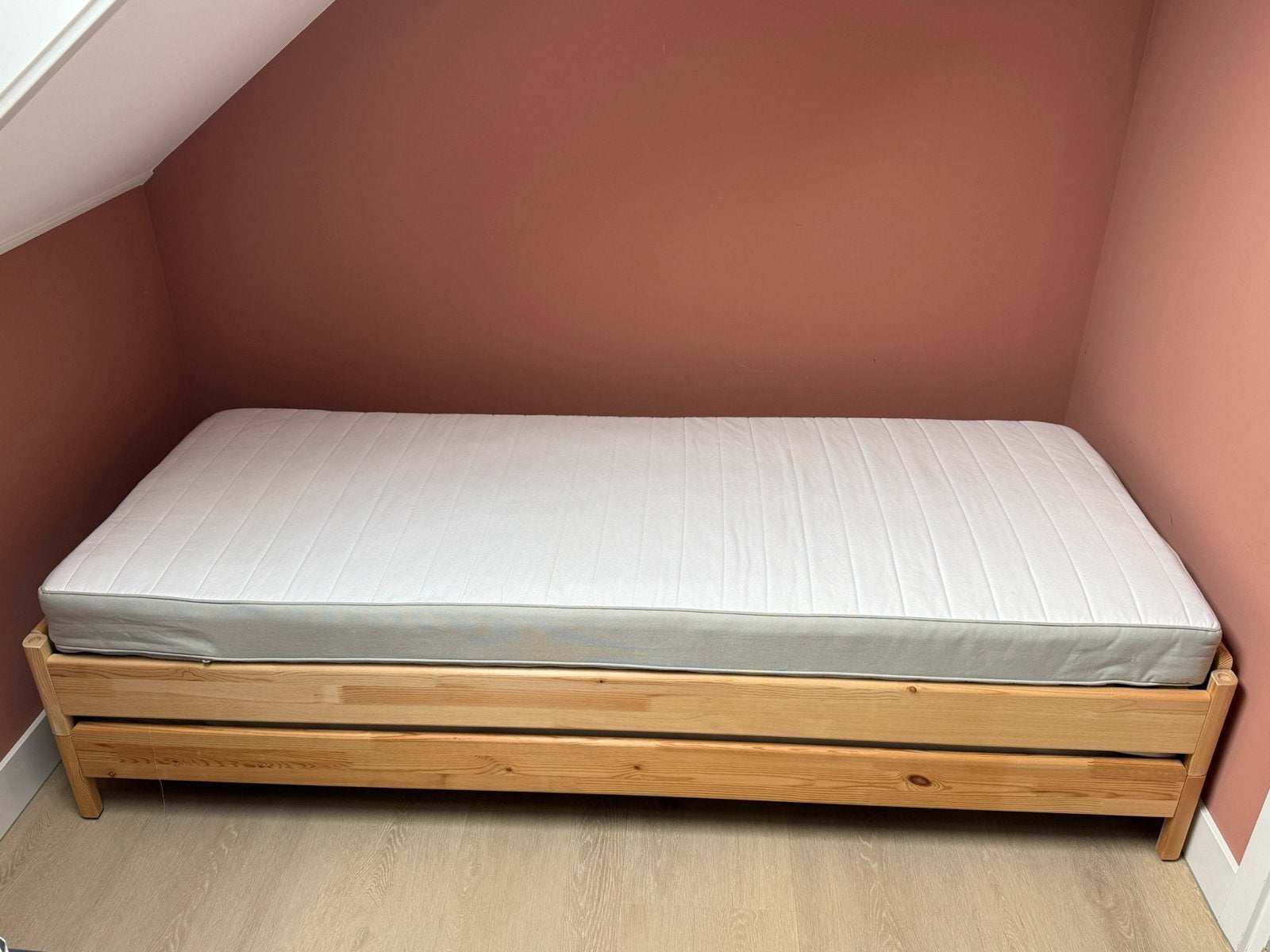 IKEA Utåker stapelbed met 2 Husvika matrassen, Ophalen, Beige, Tweepersoons, 80 cm