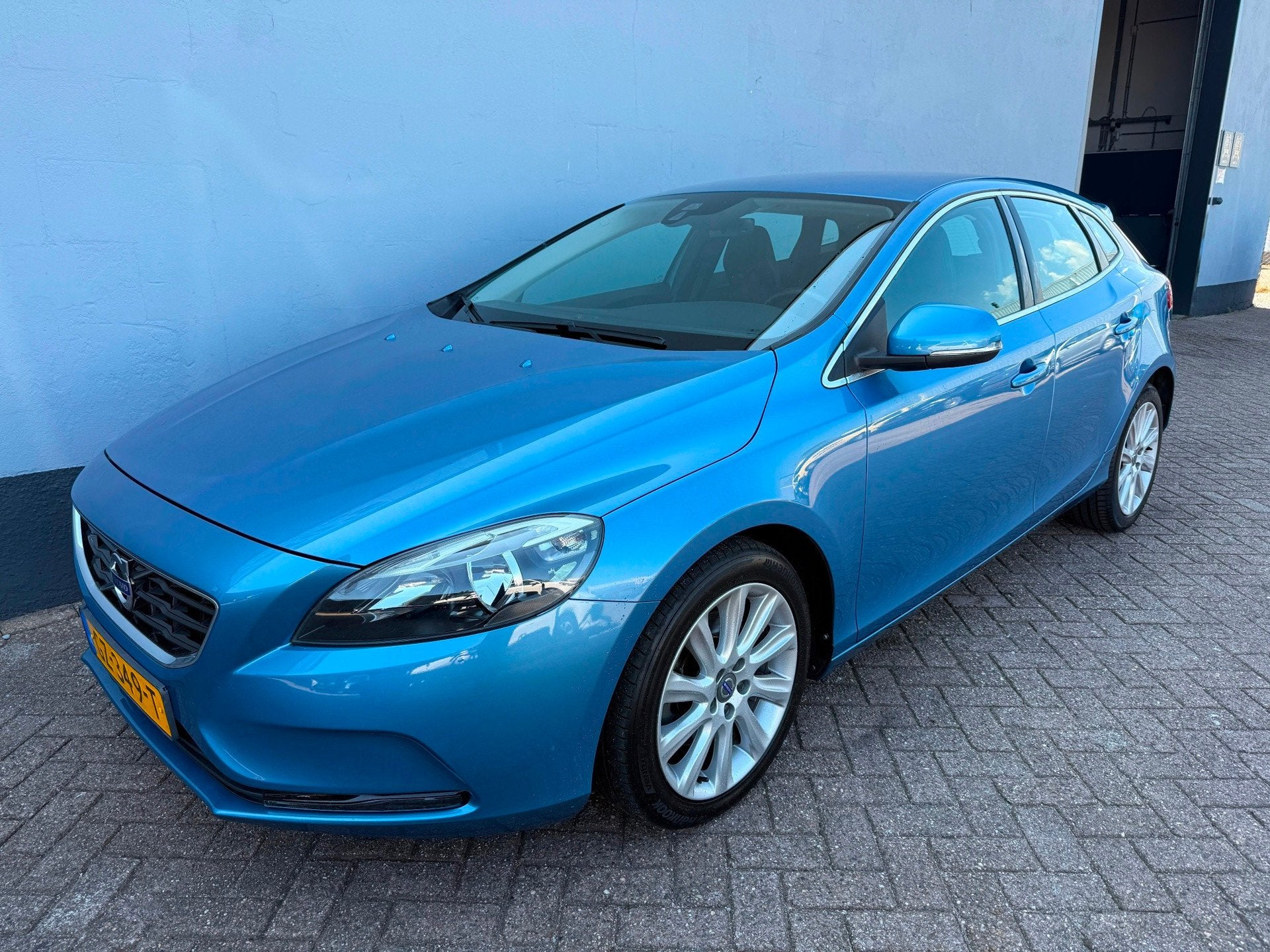 Volvo V40 2.0 T3 Summum - Navigatie - Trekhaak, Auto's, Voorwielaandrijving, Gebruikt, 4 cilinders, Blauw
