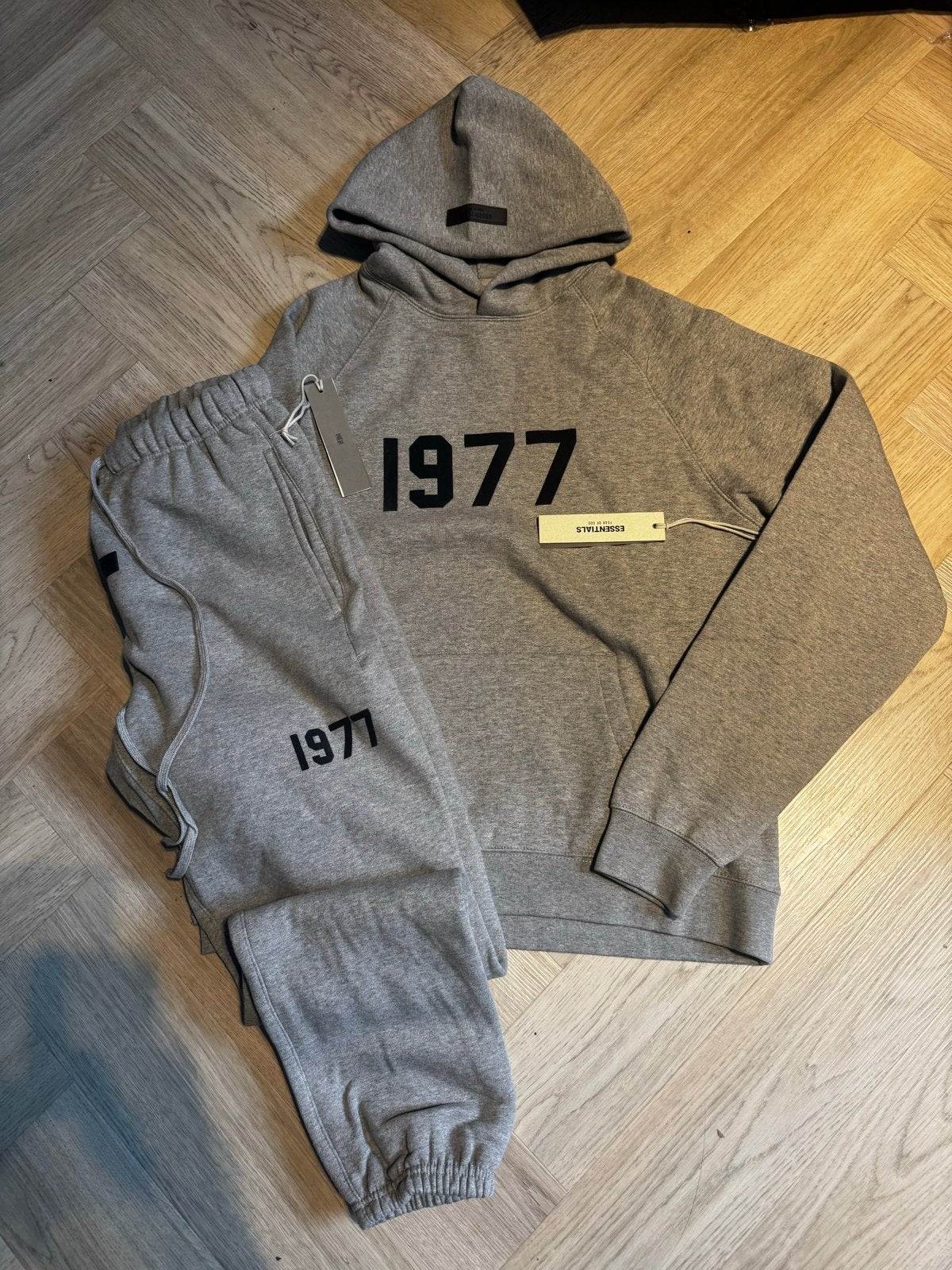Fear of God Essentials 1977 Hoodie & Jogger Set - Maat S, Ophalen of Verzenden, Zo goed als nieuw