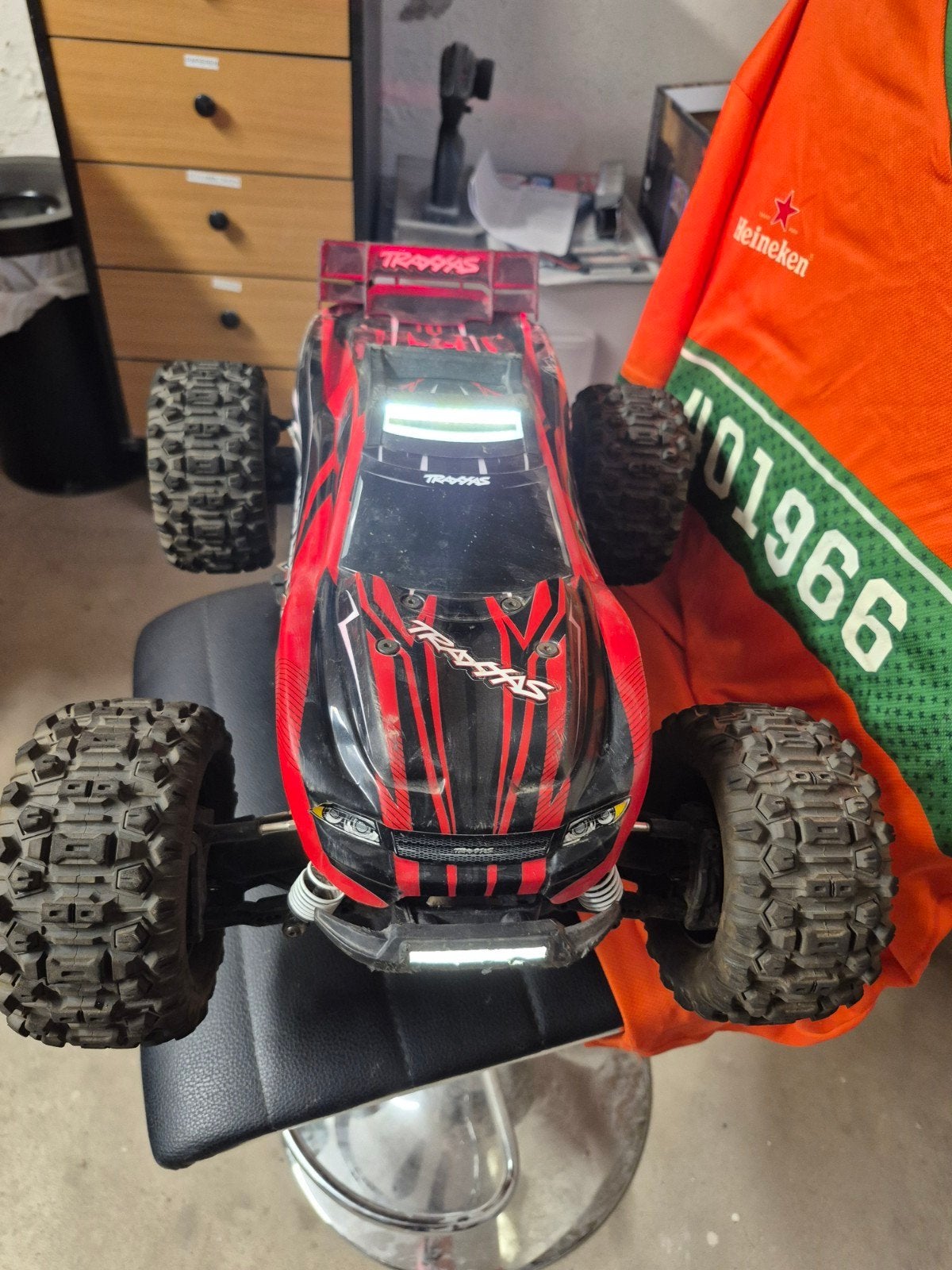 traxxas rustler.  met veel upgrades 3s vxl, Ophalen of Verzenden, Zo goed als nieuw, Auto offroad