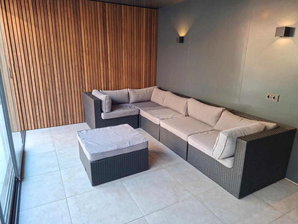 Nette 5 persoons wicker loungeset met tafel en dikke kussens, Tuin en Terras, Tuinsets en Loungesets, Ophalen, 5 zitplaatsen, Gebruikt