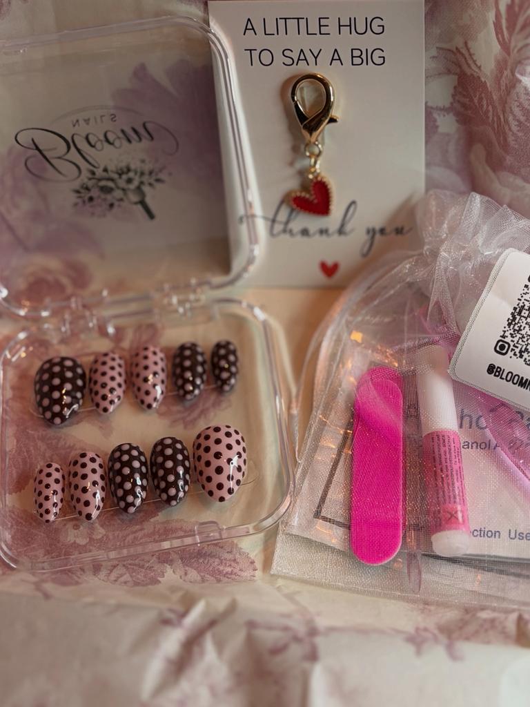 Polka dots press on nails, Verzenden, Nieuw, Overige kleuren, Handen en Nagels