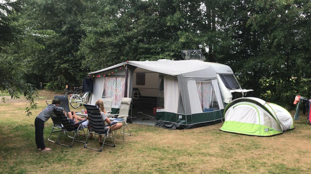 Comfortabele Chateau Calista 450 Caravan (2000), Rondzit, 750 - 1000 kg, Particulier, Luifel