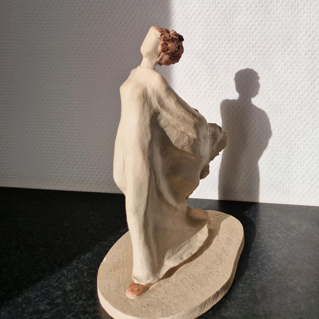 Beeld van vrouw in jurk, trots vastberaden dapper art nouvea, Antiek en Kunst, Kunst | Beelden en Houtsnijwerken, Ophalen of Verzenden