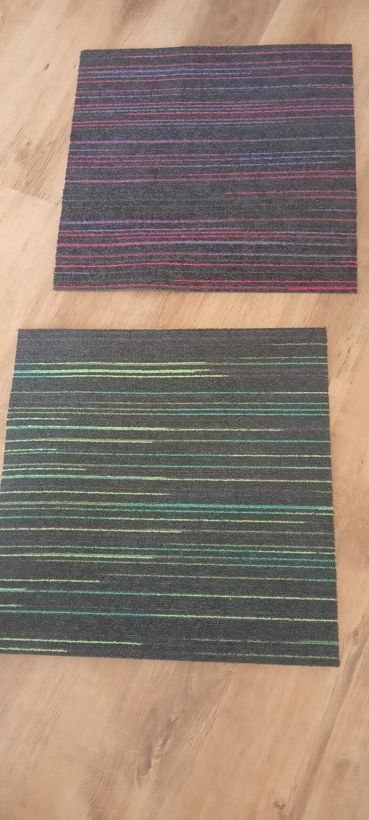 Tapijt tegels met streepdessin - 2 kleuren beschikbaar, Ophalen, Minder dan 50 cm, Gebruikt, Modern, Speels