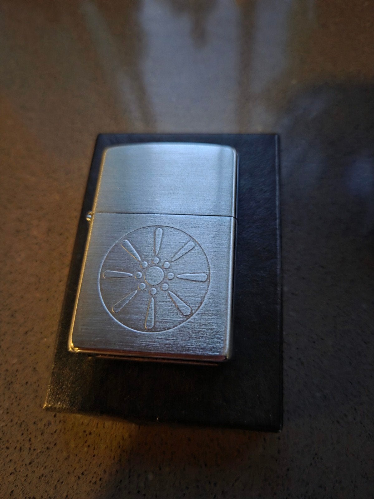 nieuw in doos Zippo aansteker uit april 2001, Ophalen of Verzenden, Nieuw, Aansteker