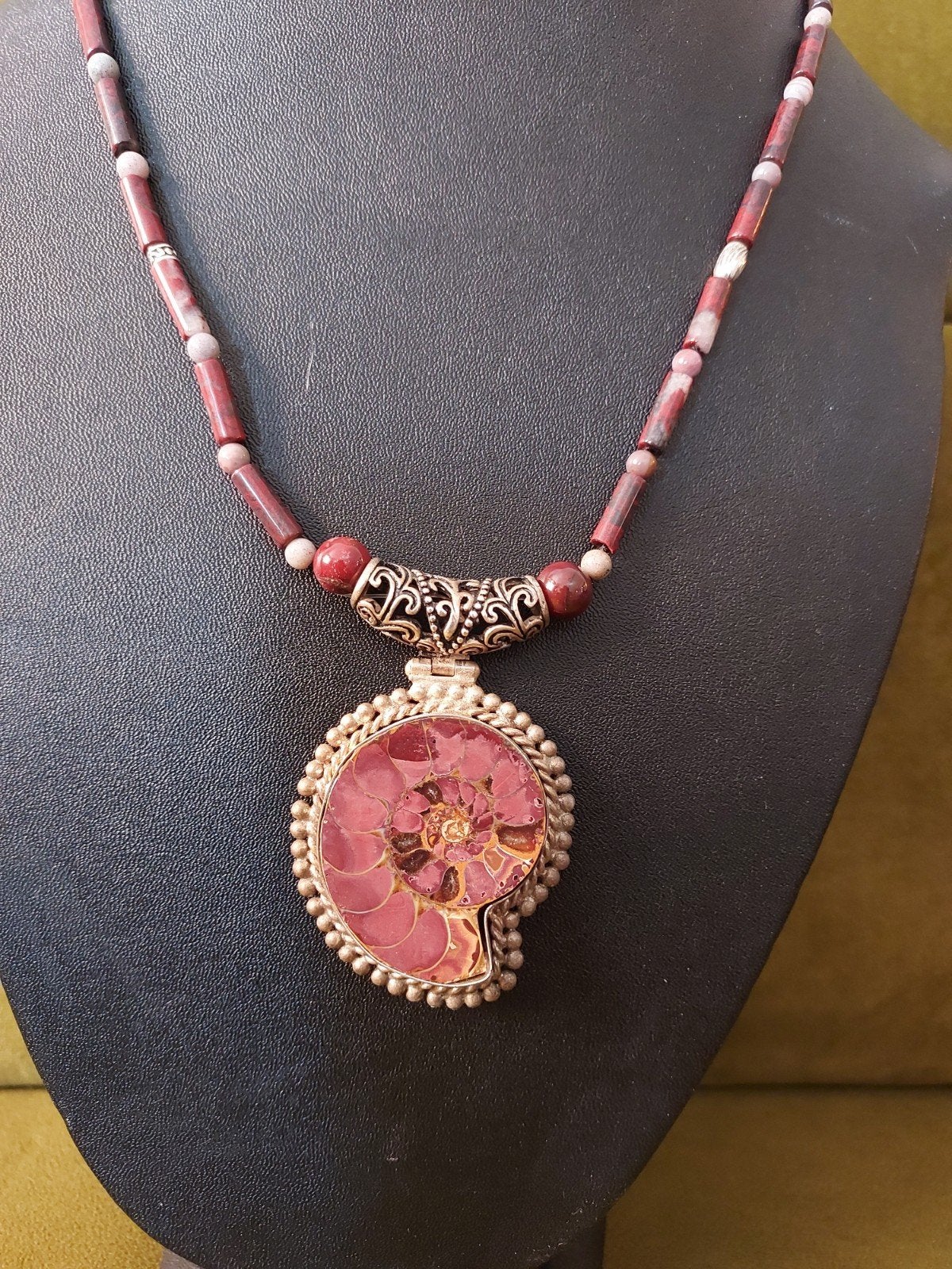 925 zilveren fossiel en rode jaspis stenen ketting, Sieraden, Tassen en Uiterlijk, Nieuw, Ophalen of Verzenden, Rood, Overige materialen