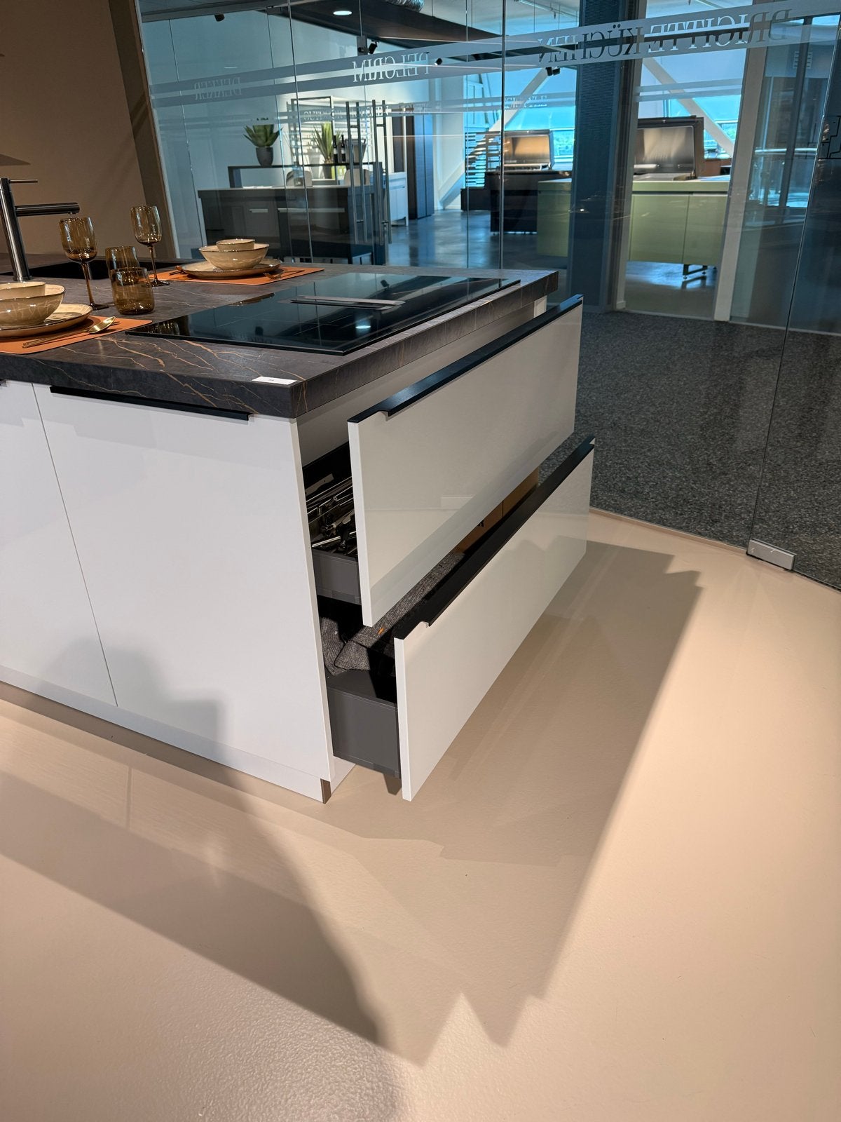 Nieuwe Brigitte Eilandkeuken Oxford/Calas met apparatenwand, Ophalen, Overige materialen, Wit, Overige typen