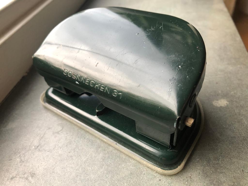 Donkergroen retro perforator SOENNECKEN 31 (jaren 50 of 60), Ophalen of Verzenden, Gebruikt