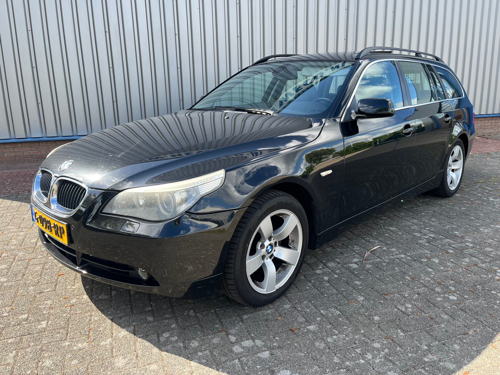 BMW 525i Touring Automaat High Executive  2004, Auto's, Automaat, Achterwielaandrijving, Zwart, 2000 kg