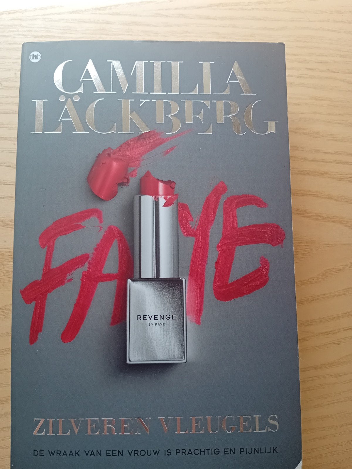 Camilla Läckberg - Zilveren vleugels, Ophalen of Verzenden, Zo goed als nieuw, Camilla Läckberg