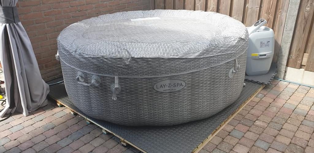 Lay-Z-Spa Honolulu opblaasbare jacuzzi met accessoires, Tuin en Terras, Bubbelbaden en Hottubs, Ophalen, Zo goed als nieuw, Filter