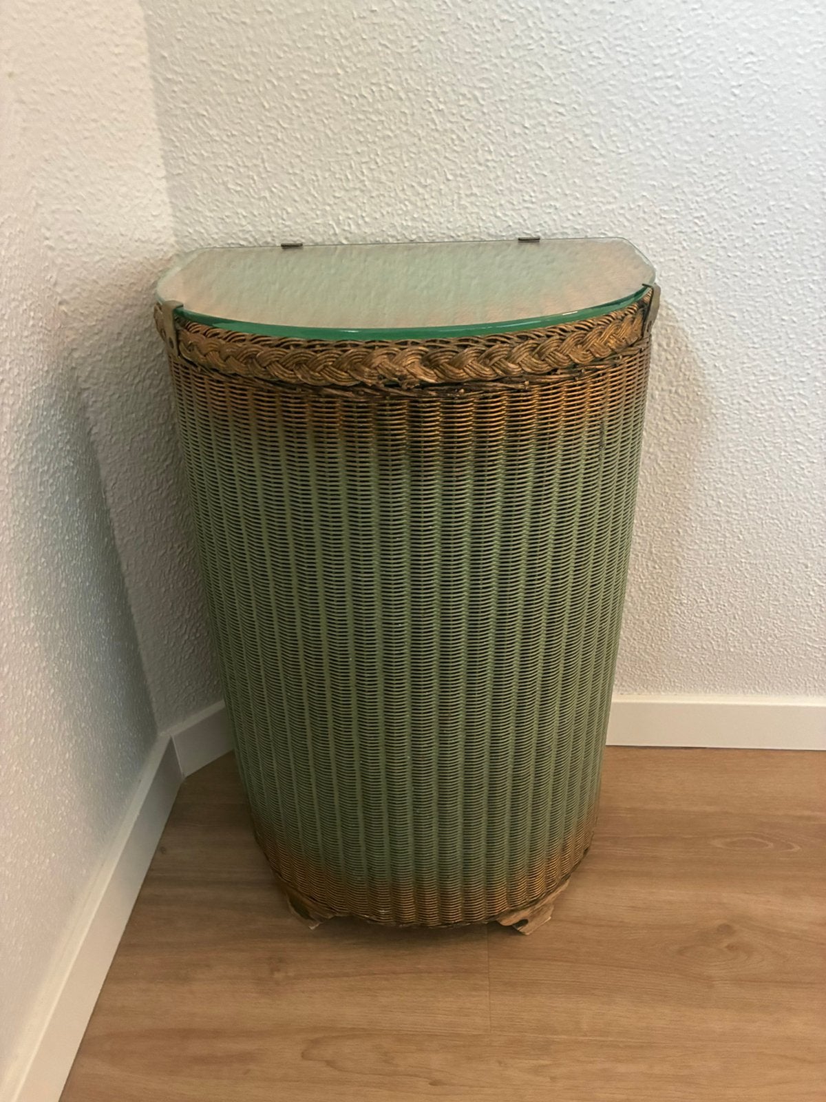 Lloyd Loom tafeltje / wasmand, Ophalen