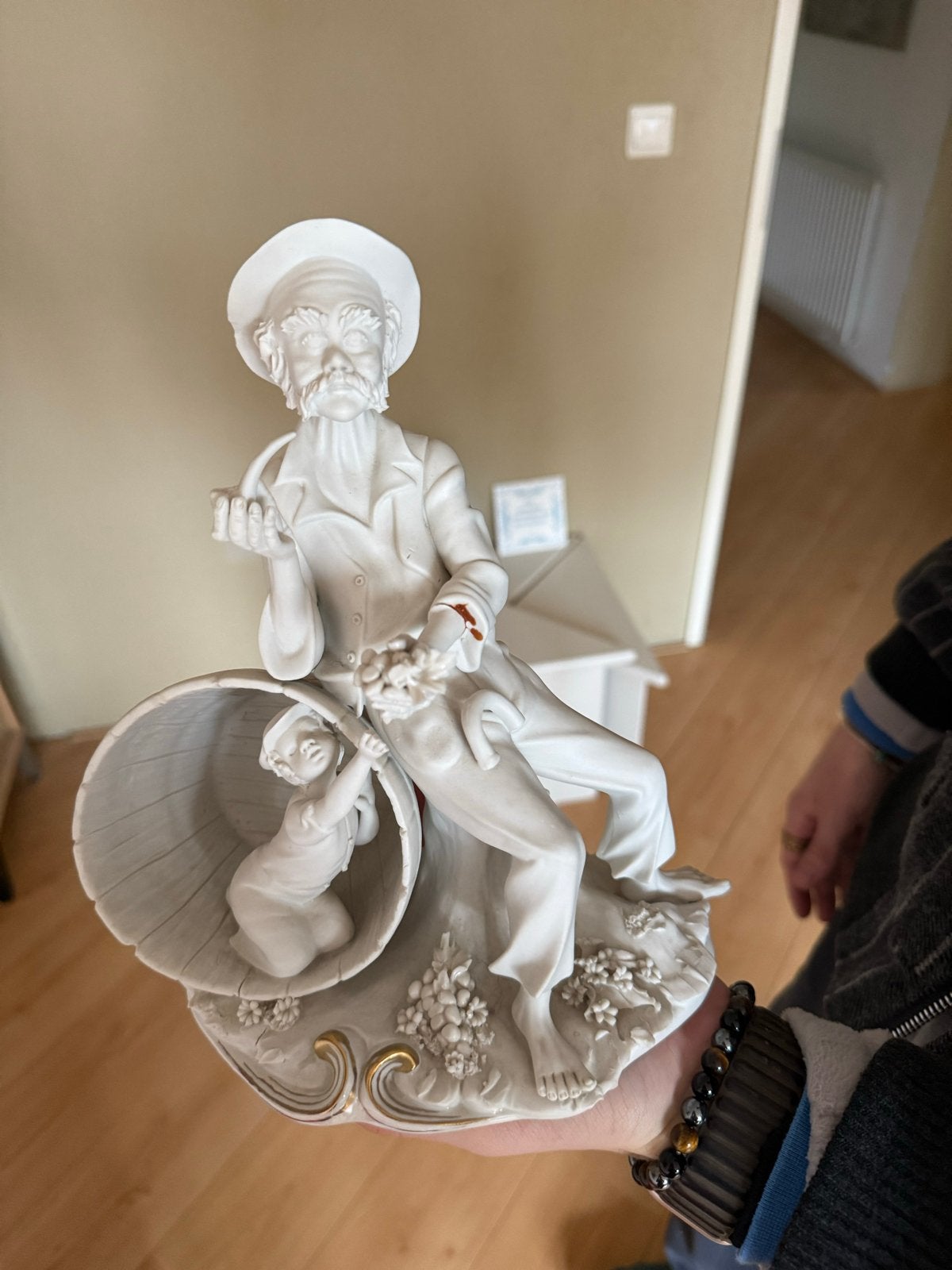 Vintage Capodimonte porselein beeld Uniek Oude met Kind, Antiek en Kunst, Ophalen