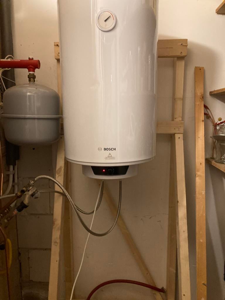 Bosch boiler 80 ltr incl. vrijstaand frame, Ophalen, 20 tot 100 liter, Boiler, Minder dan 3 jaar oud
