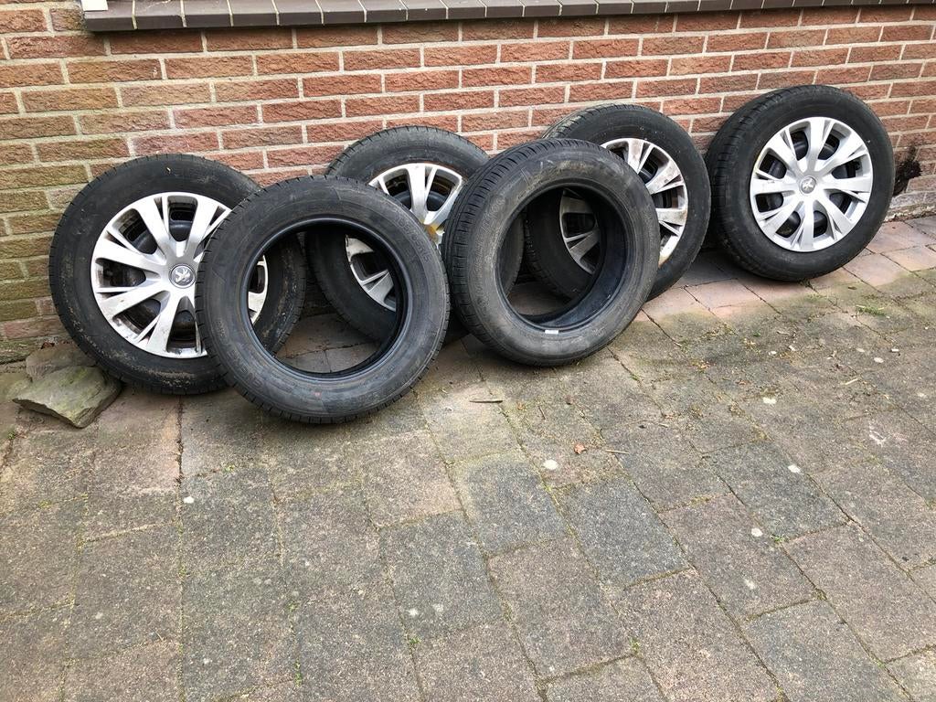 Autobanden Peugeot 208, Auto-onderdelen, Banden en Velgen, Gebruikt, 15 inch, Banden en Velgen, Personenwagen