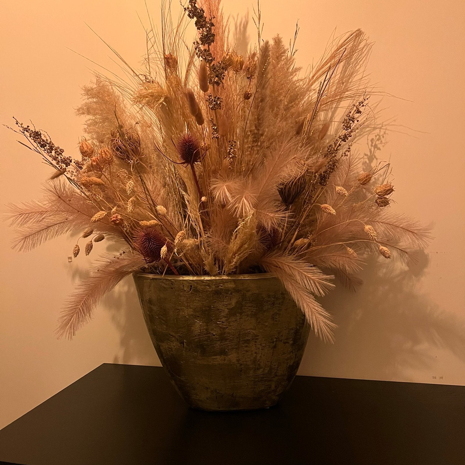Grote vaas met droogbloemen - Goudkleurig, Ophalen, Overige materialen, Inclusief droogbloemen, Zo goed als nieuw