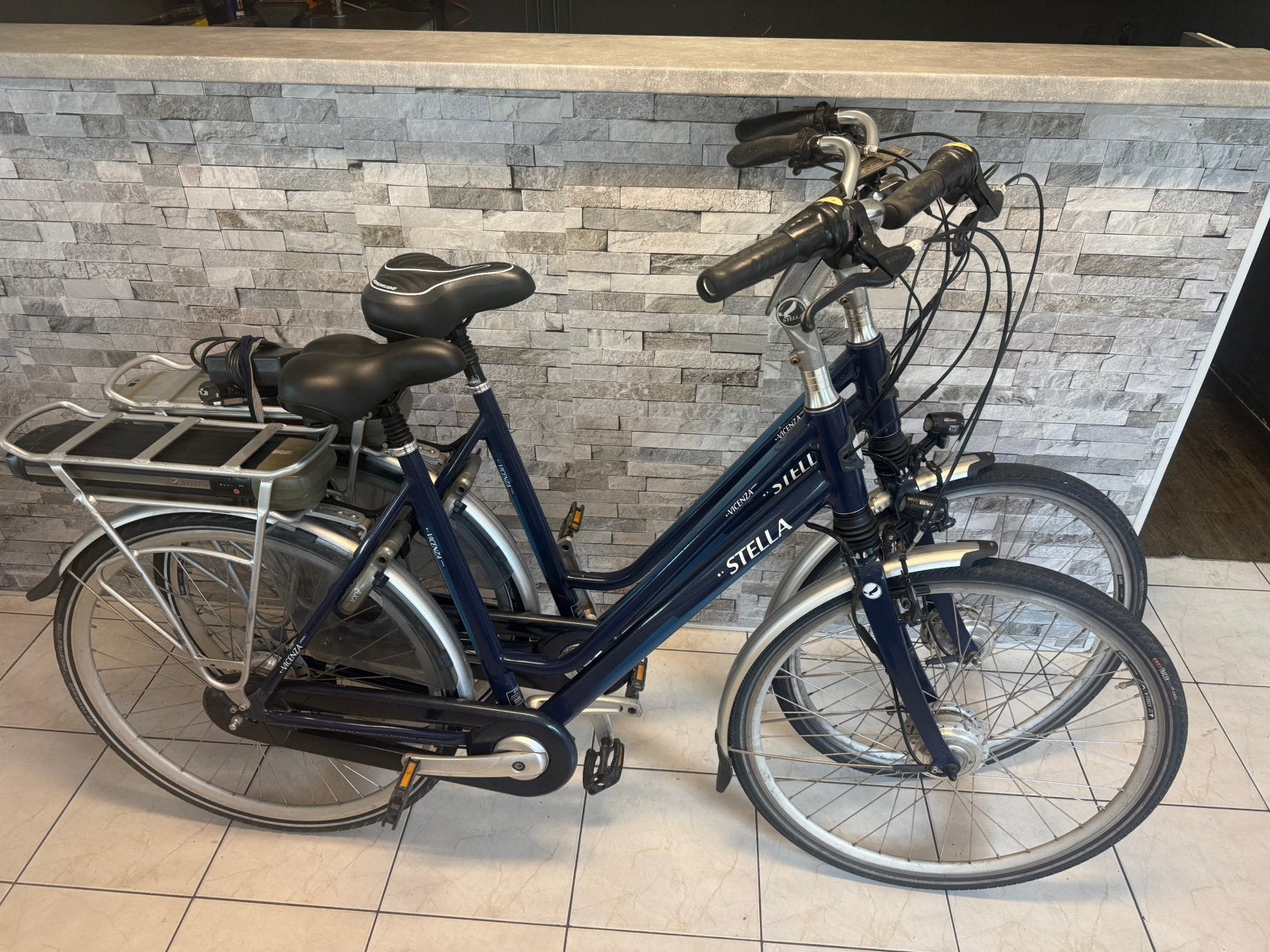 2st. E-Bikes Stella Vicenza D56cm. V7.