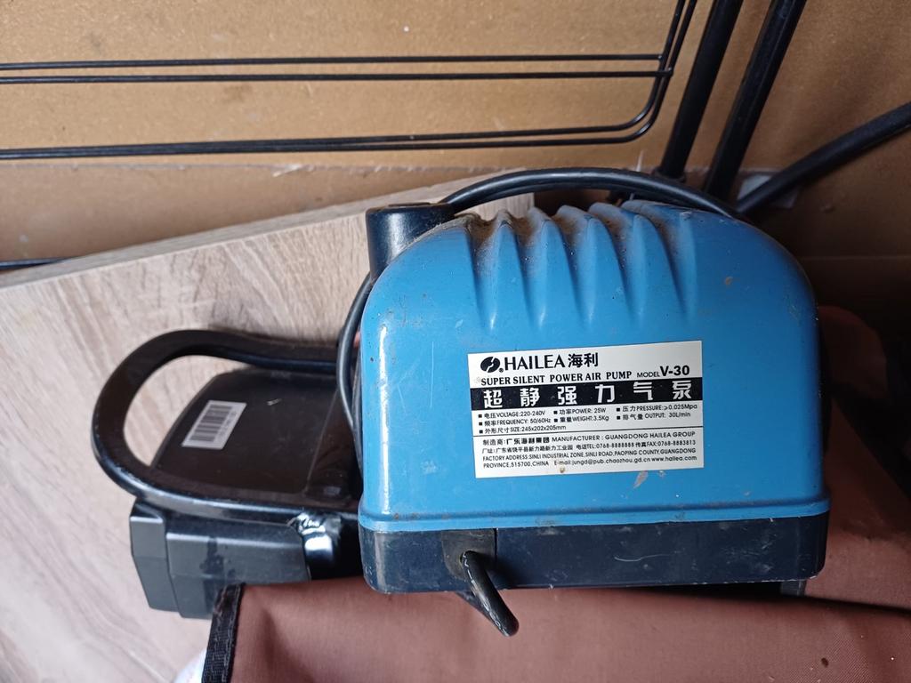 Hailea V-30 Super Stille Luchtpomp voor Vijver/Aquarium, Ophalen, Gebruikt, Elektrisch