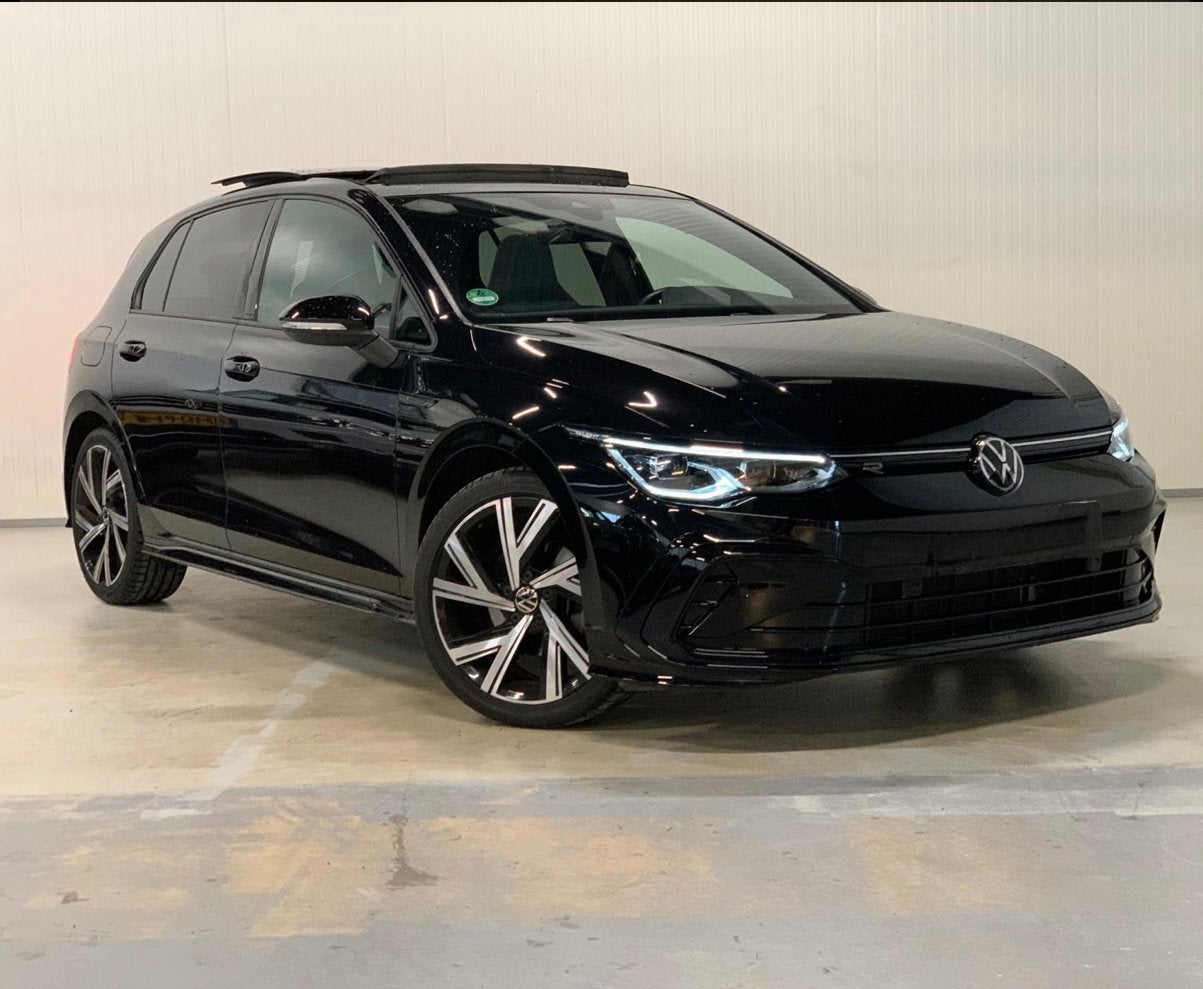 Volkswagen Golf 1.5 eTS 3x R-Line | Panoramadak | IQ light, Auto's, Volkswagen, 1498 cc, 4 cilinders, Alcantara, Zwart