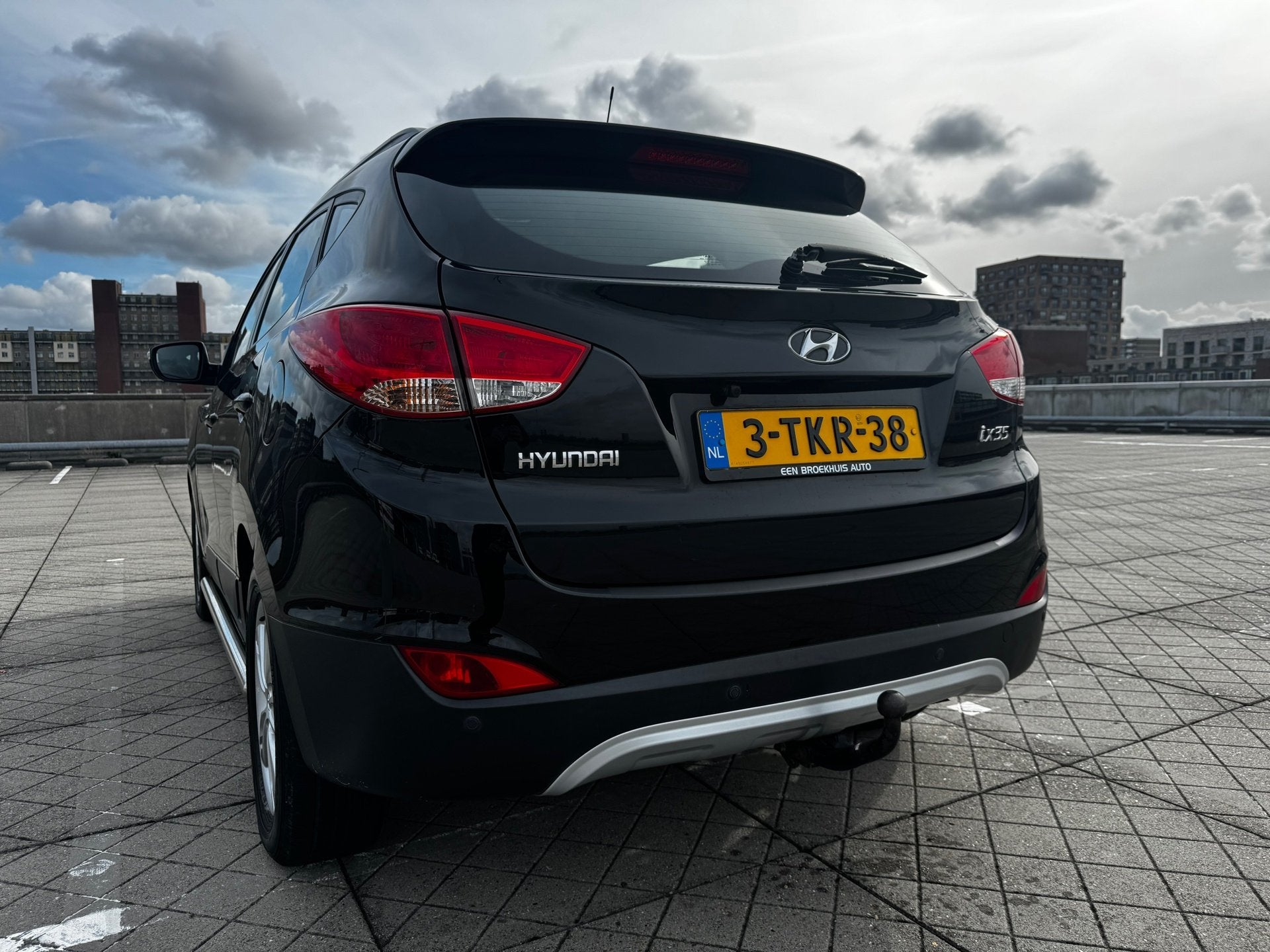 Hyundai Ix35 2.0i Business Edition AUT NAVI AIRCO CAMERA PDC, Auto's, Gebruikt, Zwart, 4 cilinders, Leder en Stof