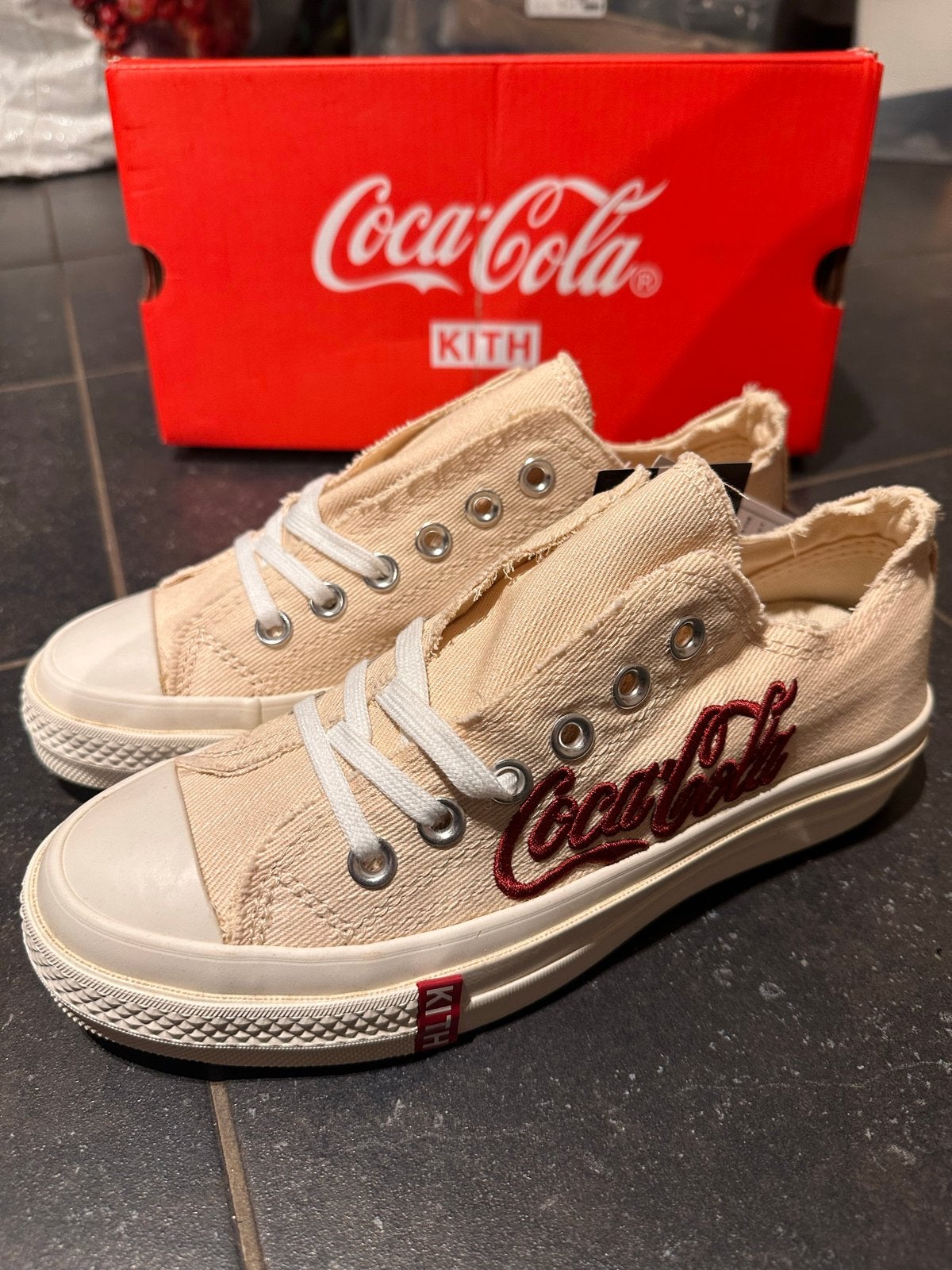 Kith x Coca-Cola x Converse Chuck Schoenen, Ophalen of Verzenden, Nieuw, Beige, Sneakers of Gympen