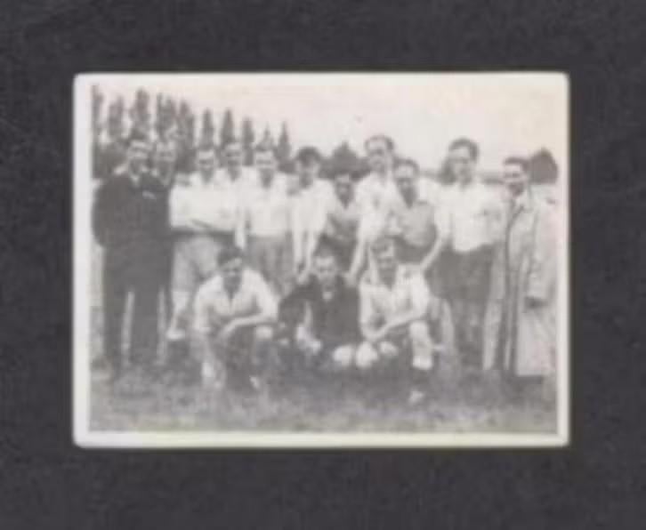 Voetbalplaatje MOC Bergen op Zoom 1951-1952., Verzamelen, Ophalen of Verzenden, Zo goed als nieuw